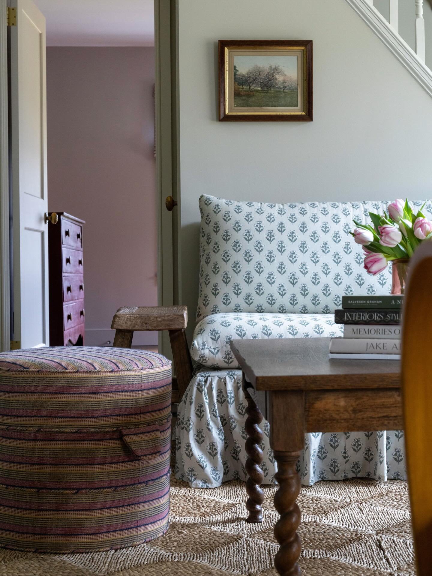 The sweetest guest cottage designed with intention and attention to every detail by @lauraworosz. Flowers by @lily_astraea