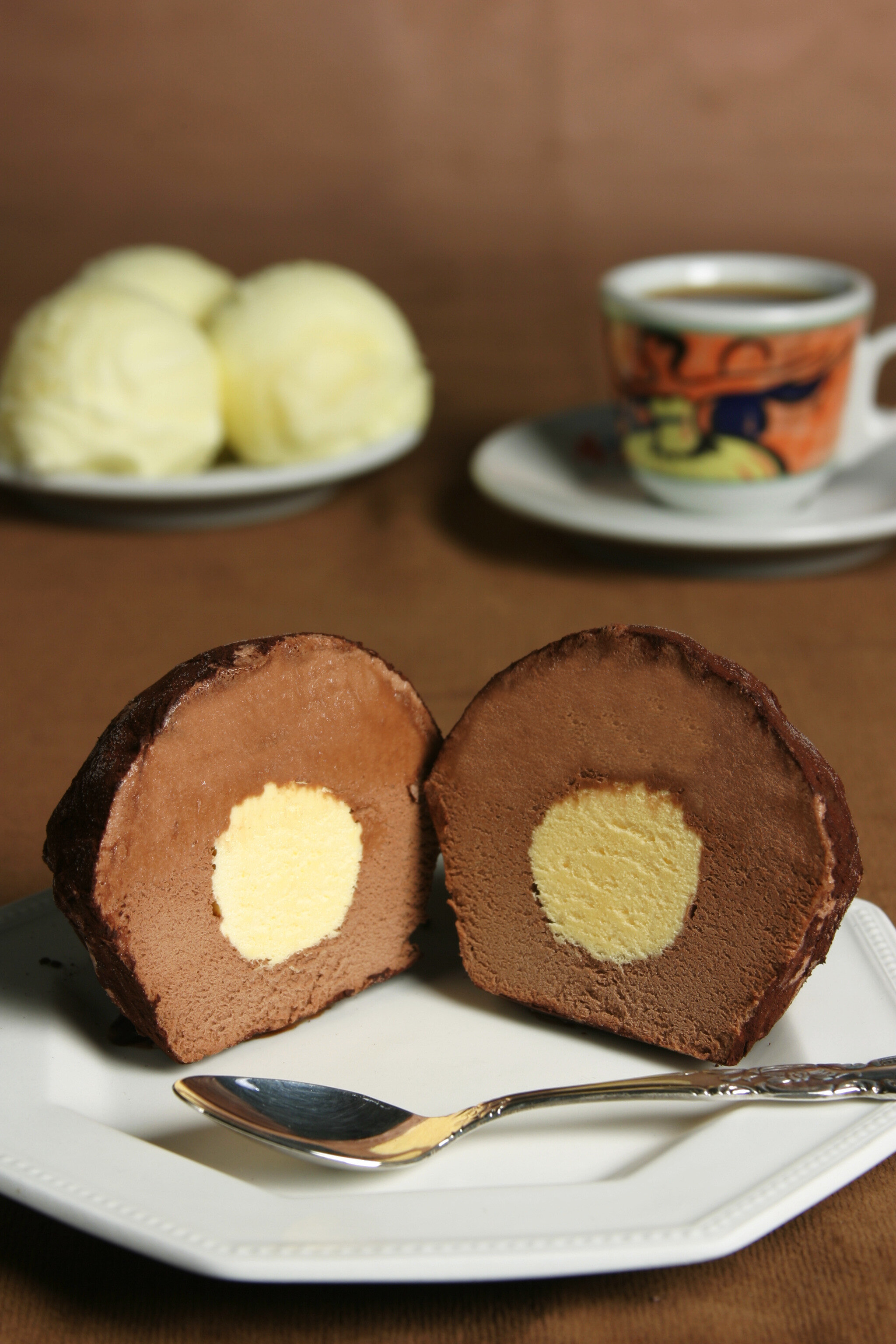 Tartufo cake with liquid chocolate, … – License image – 11047562 ❘ Image  Professionals
