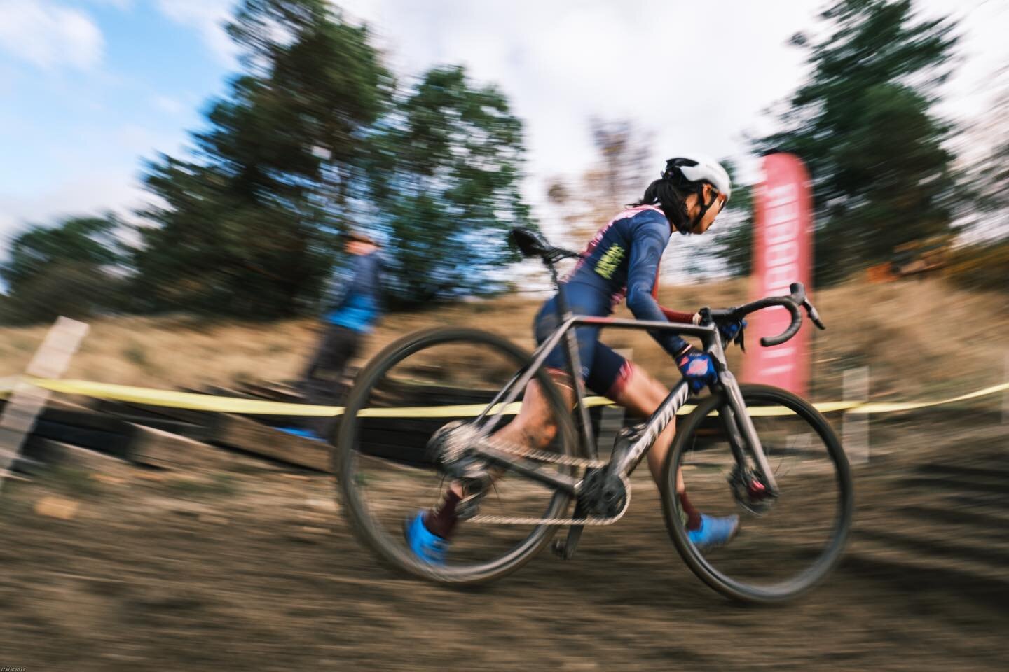 North SeaTac capped off our local 2022 @cross_revolution series yesterday with a bang! Pancakes held onto series podiums as well, which means there&rsquo;s so many reasons for celebration. An amazing season for everyone on the team! 

Race report com