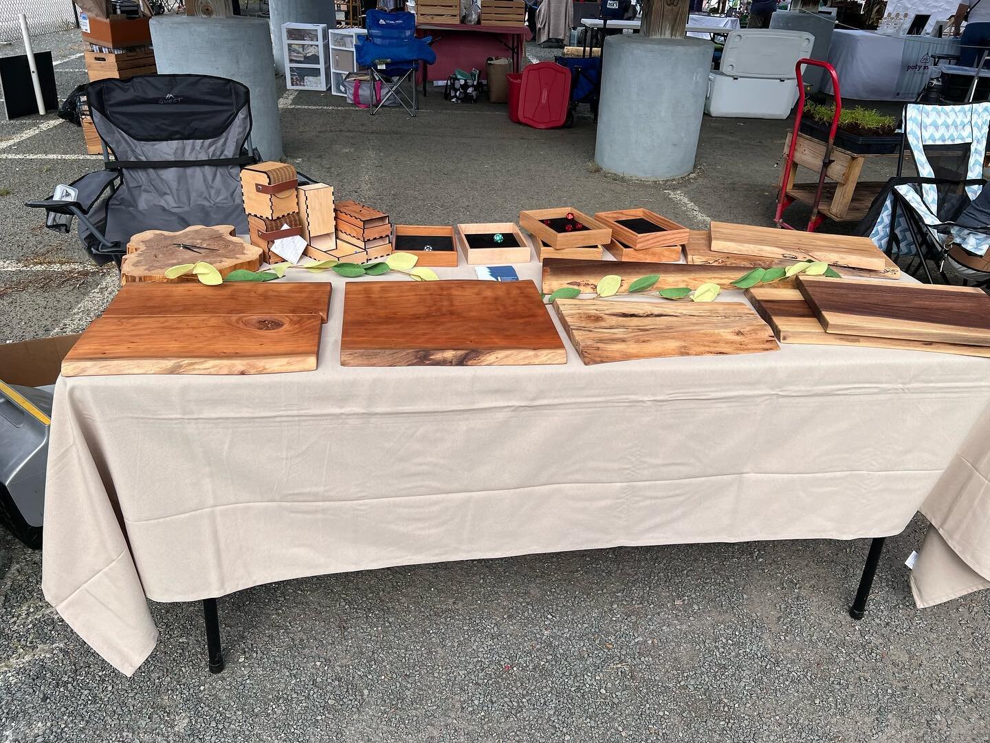 Come see Maddie at Lakeside Marker&rsquo;s Market to get your mom&rsquo;s charcuterie board for Mother&rsquo;s Day! 

@lakesidemarketrva