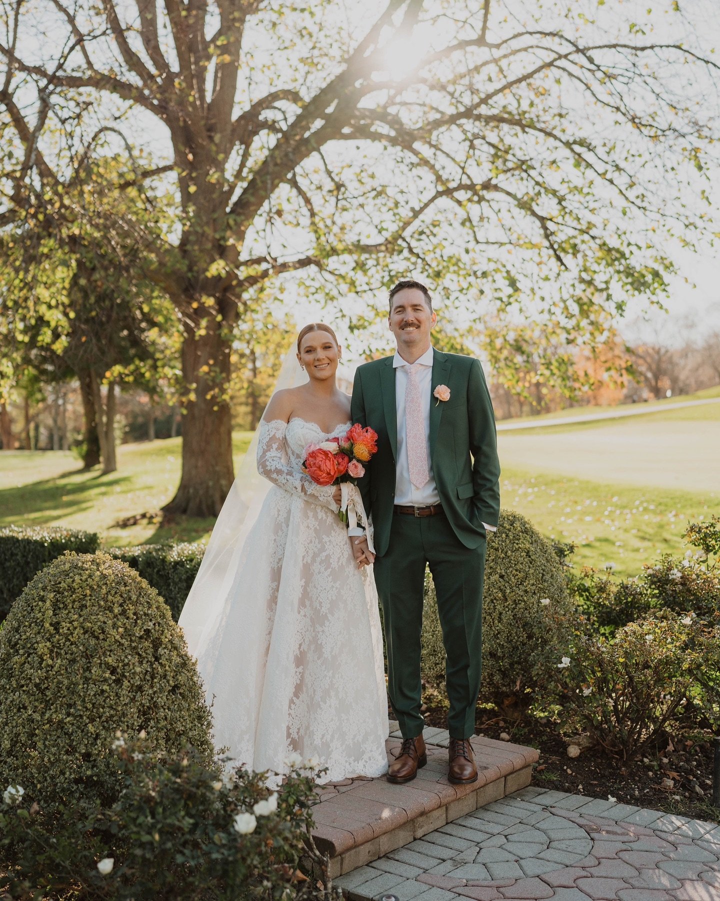 Just caught myself day dreaming about Haley&rsquo;s perfect wedding day 💭🥰 

Bride: @haleymunck 
Flowers: nicholasdavid_ @justindavis @davisjonesnyc
Venue: @themansionatoysterbay 
Hair: @nicoledomm 
Makeup: @galina_yuk 
Planning: @haleymunck @sydne