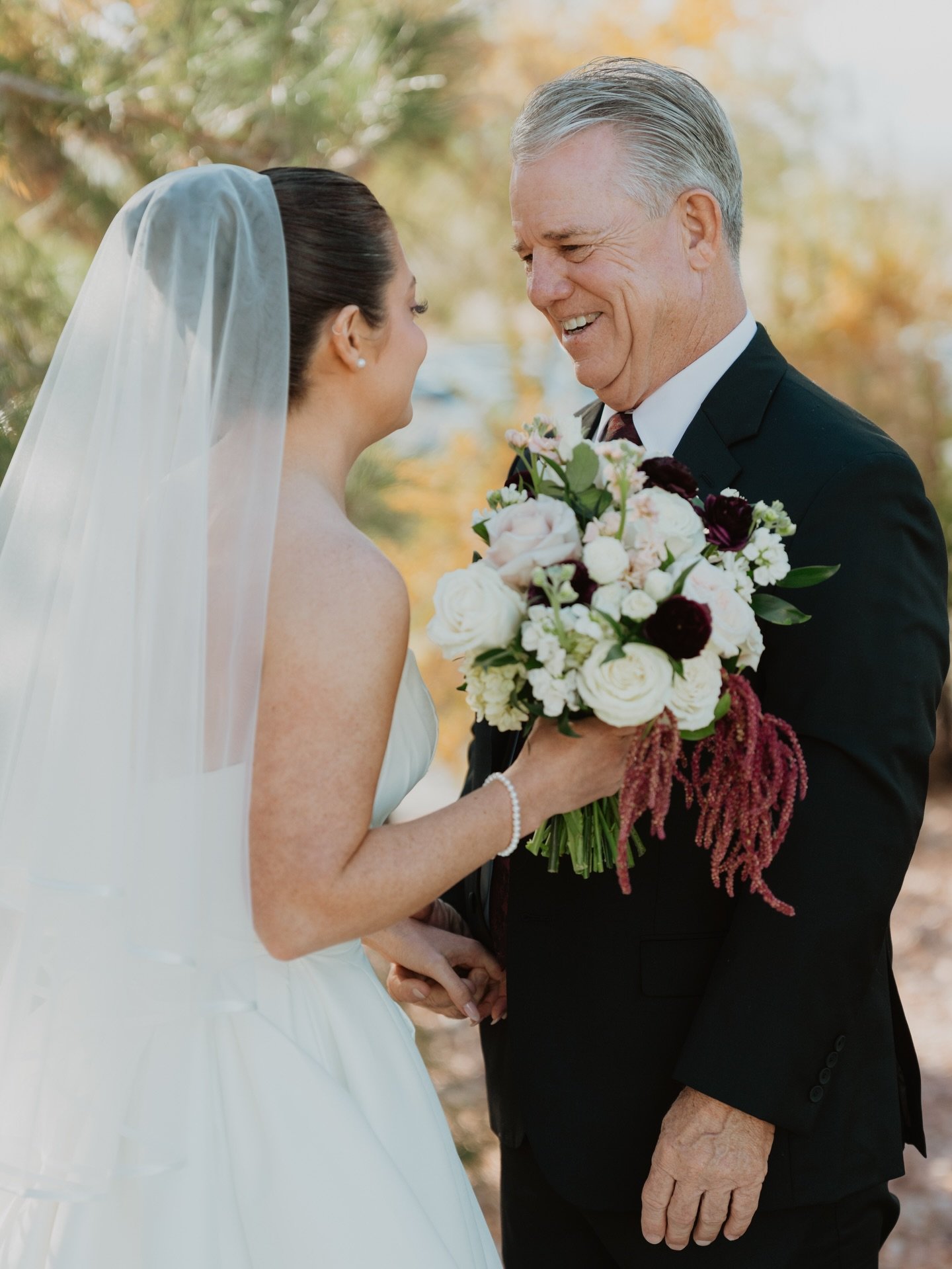 First looks between future husband and wife are so tender but the first looks between father and daughter will always hold a special lil place in my heart💌