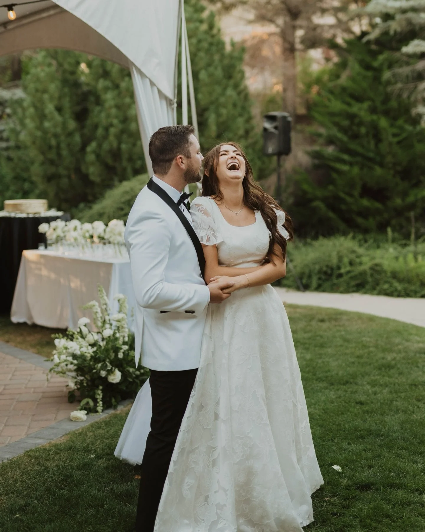 Hot take: the best wedding photos usually happen when no one is looking at the camera.

I&rsquo;m all in and up front for the big moments &mdash; but the magic usually happens when I blend into the background✨🤭

photographer:@cristinaraephoto 
bride