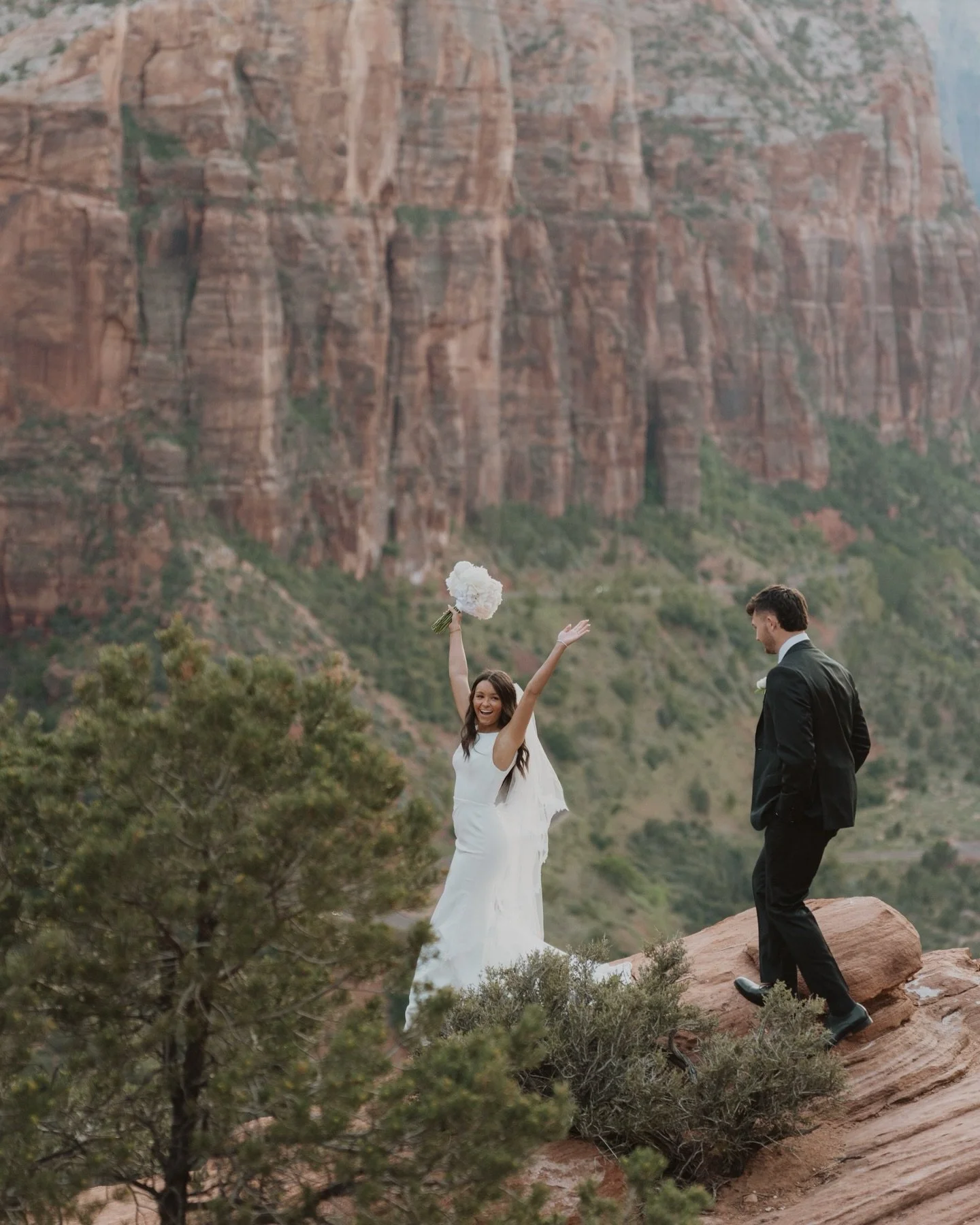 That "just bridal-ed" feeling😉 

southern utah bridals, southern utah luxury, red rock bridals, bridal inspo, bridal portraits, luxury wedding photographer, travel photographer