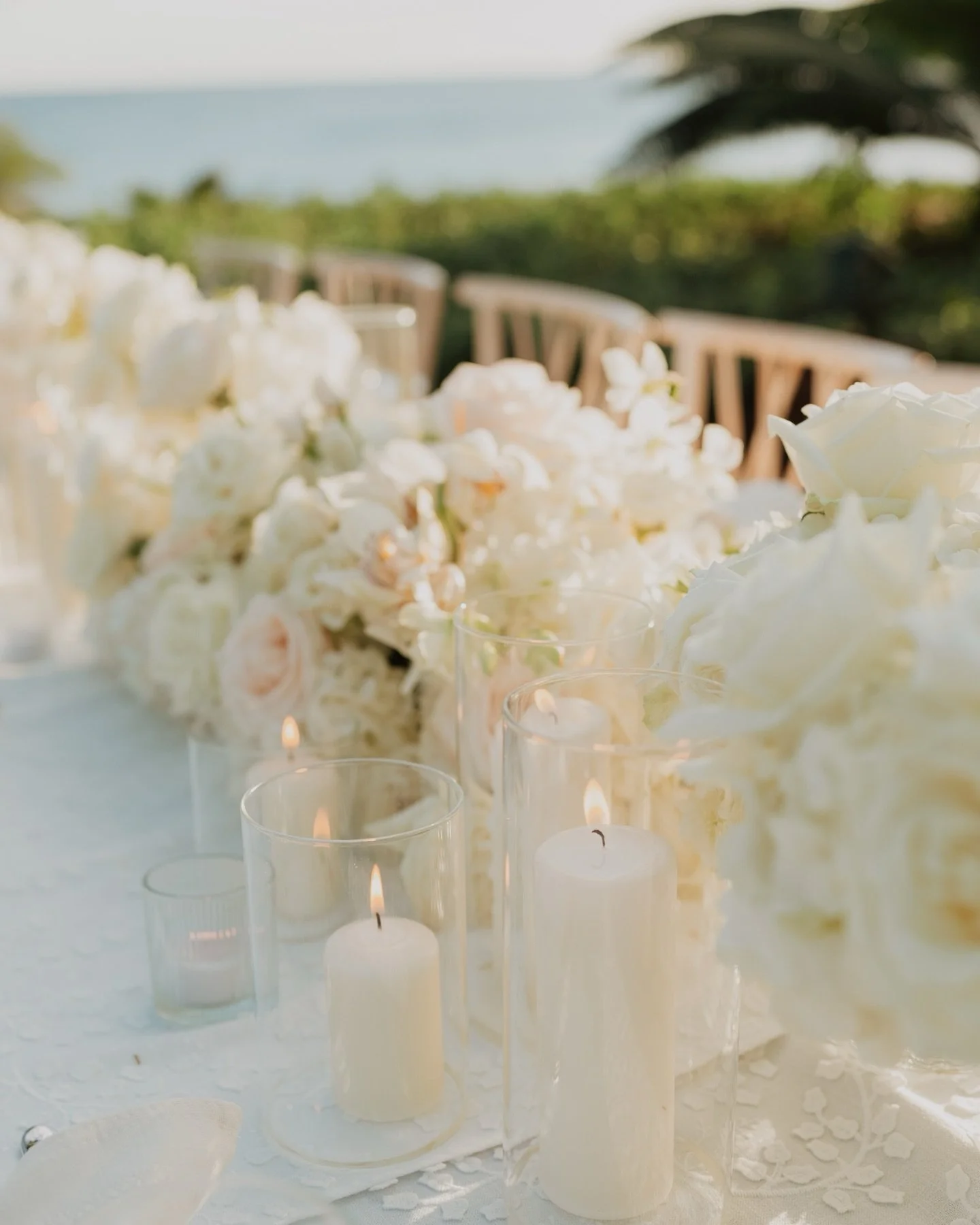 And this is exactly why white-on-white will always have a place in wedding design🤍

planner @silverliningeventco
venue @fslanai
florals @marchfloraldesign
stationary @castiestudio
rentals @nuagedesignsinc