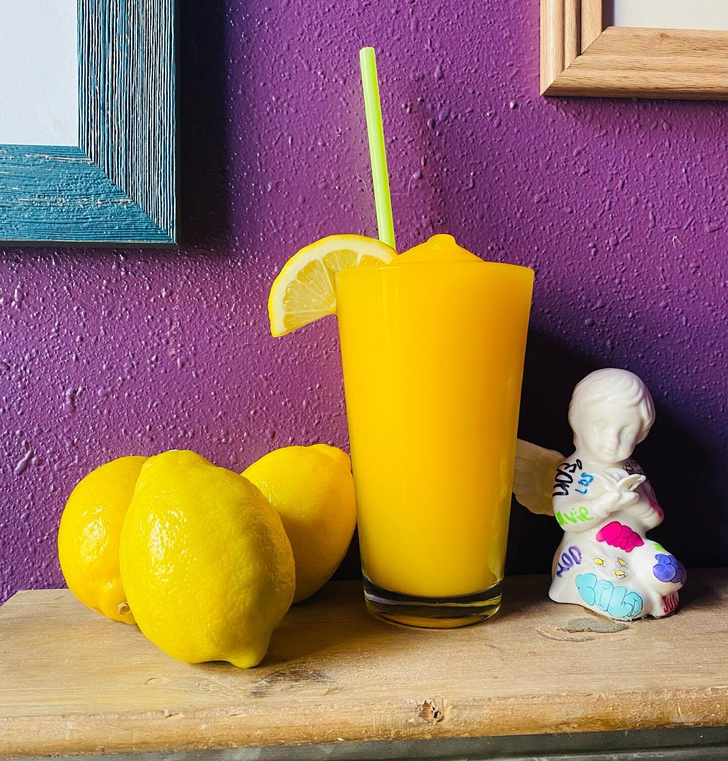 NiteOwl&rsquo;s fresh Mango Lemonade Slushee! Peach infused Vodka, mango infused Rum, fresh lemon, peach liqueur, &amp; mango 🥭🍋
.
.
Available Tonight 🦉
.
.
737 Main St. Unit F. (8th &amp; Main) 
Open Tue-Sat 5pm to LastCall &amp; (Closed Sunday &
