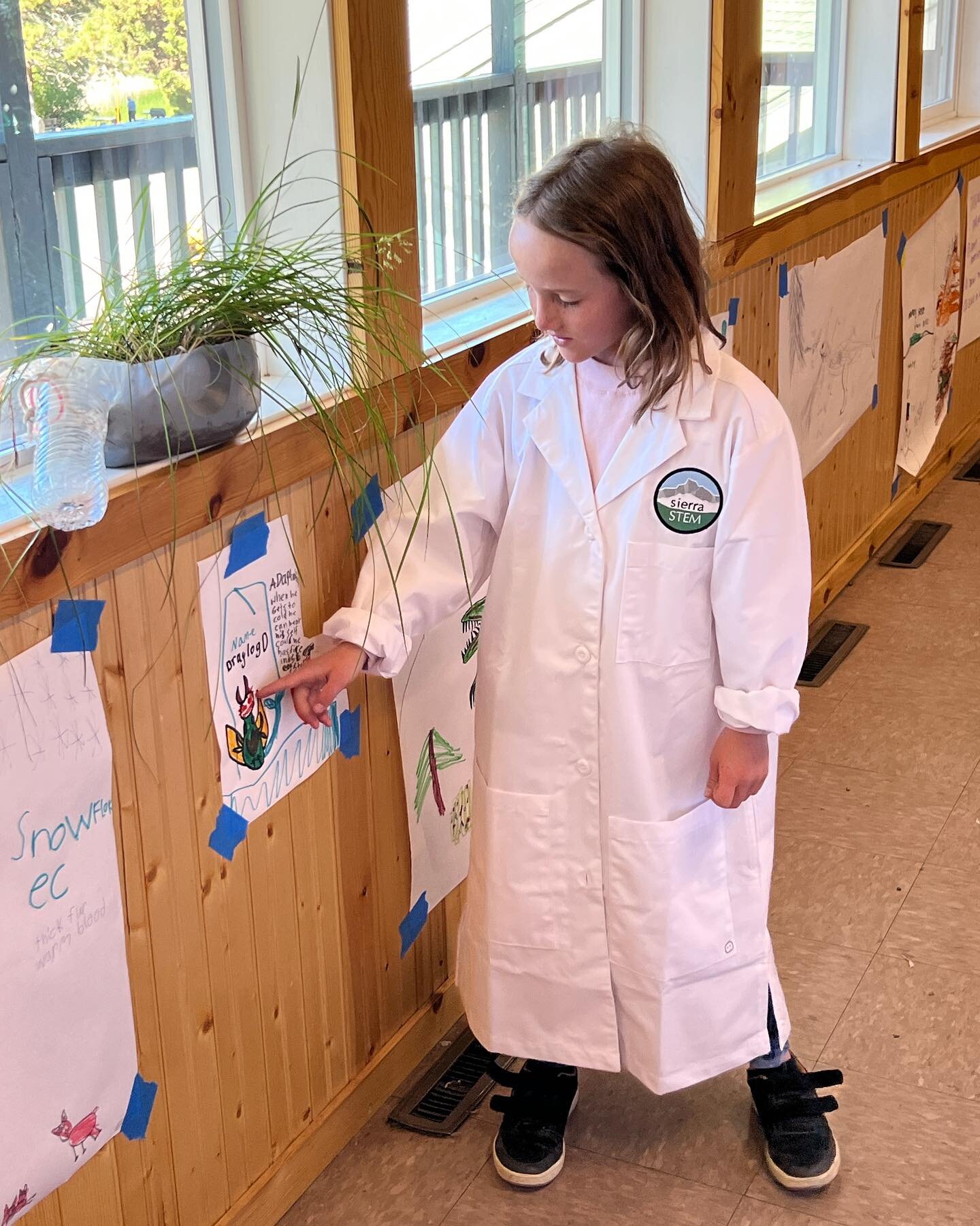 We love seeing the little scientists of June Lake wearing their lab coats! Not all scientists wear lab coats&hellip; but it sure feels extra exciting to do experiments when you do! Swipe for some of our favorite photos of these small scientists. 
@ju