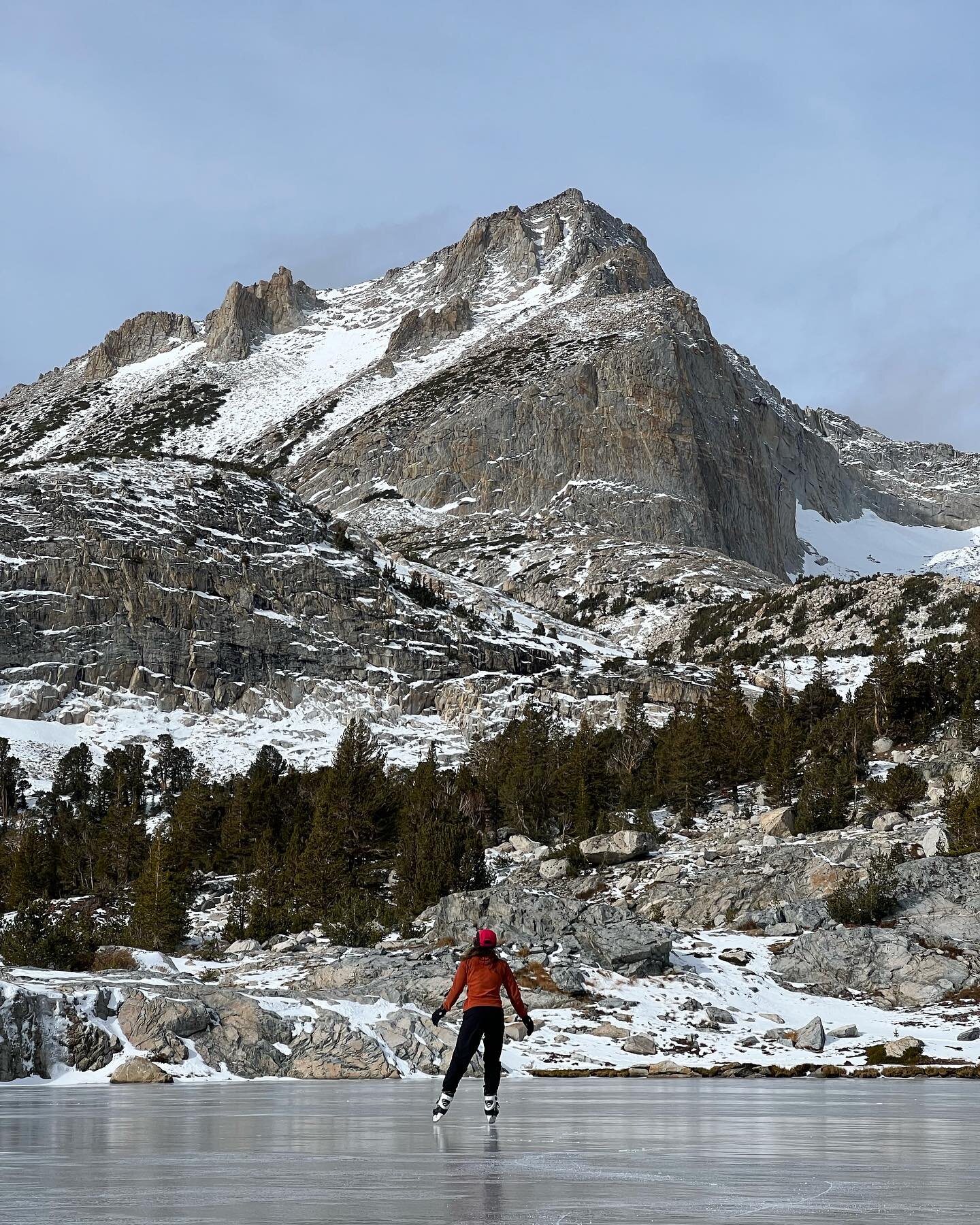 We&rsquo;re taking a break for the holidays here at Sierra STEM! We are so excited to take this time to get outdoors, play in the newly-fallen snow, and spend time with family and friends. Maybe we&rsquo;ll even get out for @junemountain opening day.