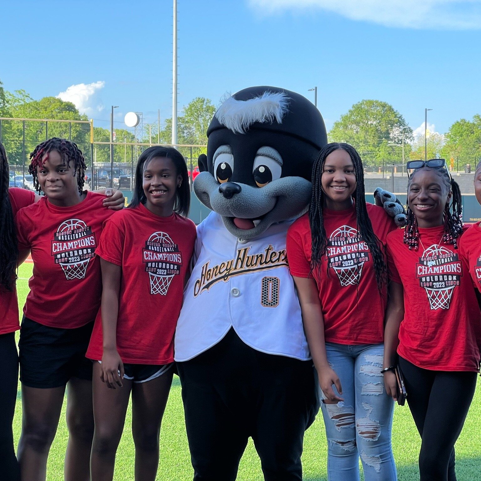 Happy #MascotMonday from Bam and his friends on the Holbrook Middle School Basketball team!

#Bam #Gastonia #Holbrook