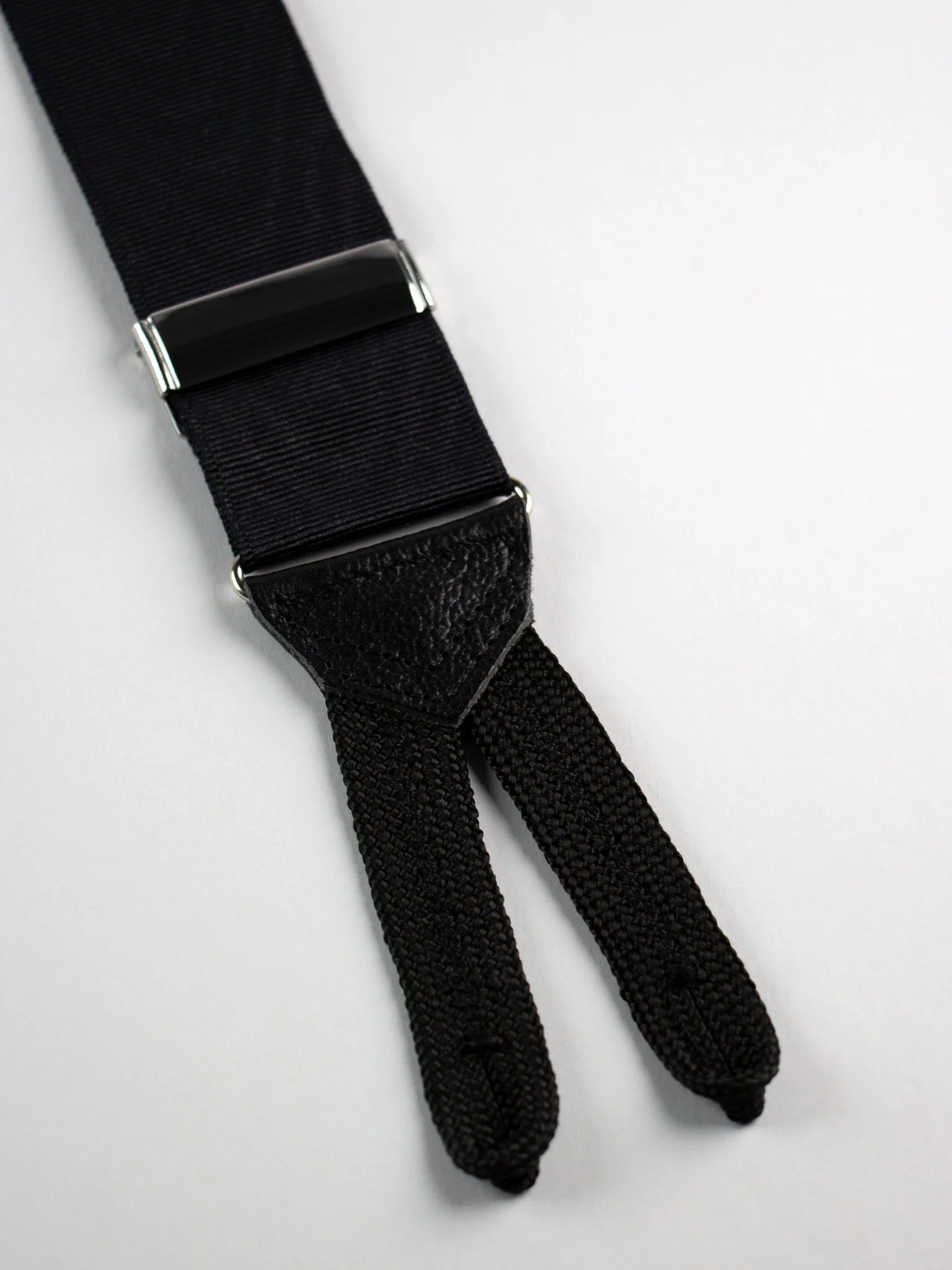 lawton-mens-moire-braces-black-braided-end.jpg