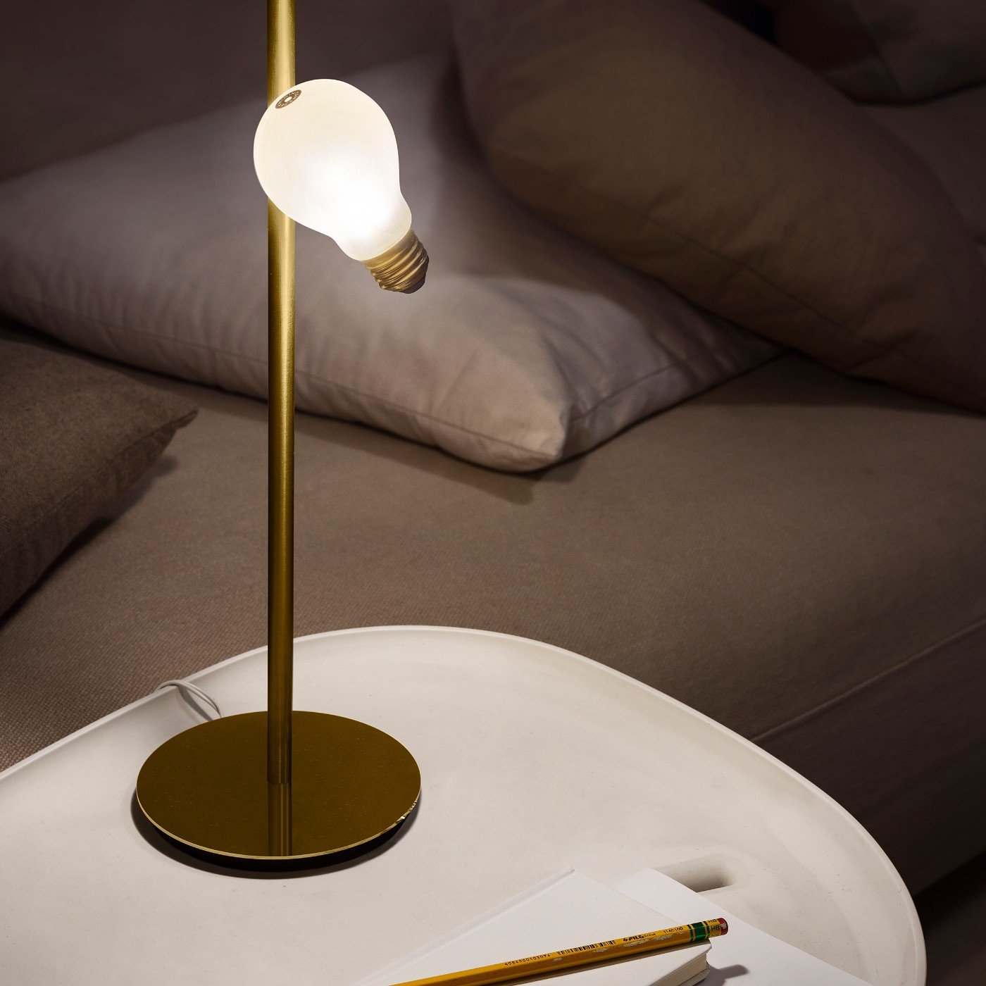 002_slamp_idea_table_ambient2_385e2a5ed4e3809c6f71a048fcde9fdb.jpg