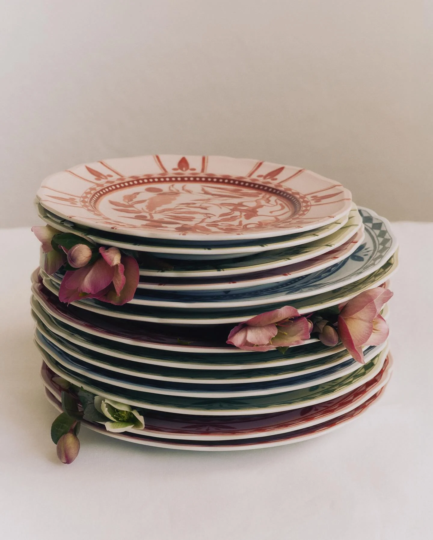 We are so excited to announce the launch of ASCHER, a luxury homeware brand founded by Julia Ascher. 

Each limited edition collection celebrates the art of craftsmanship through meticulously handcrafted pieces. 

Julia spent the past 10 years workin