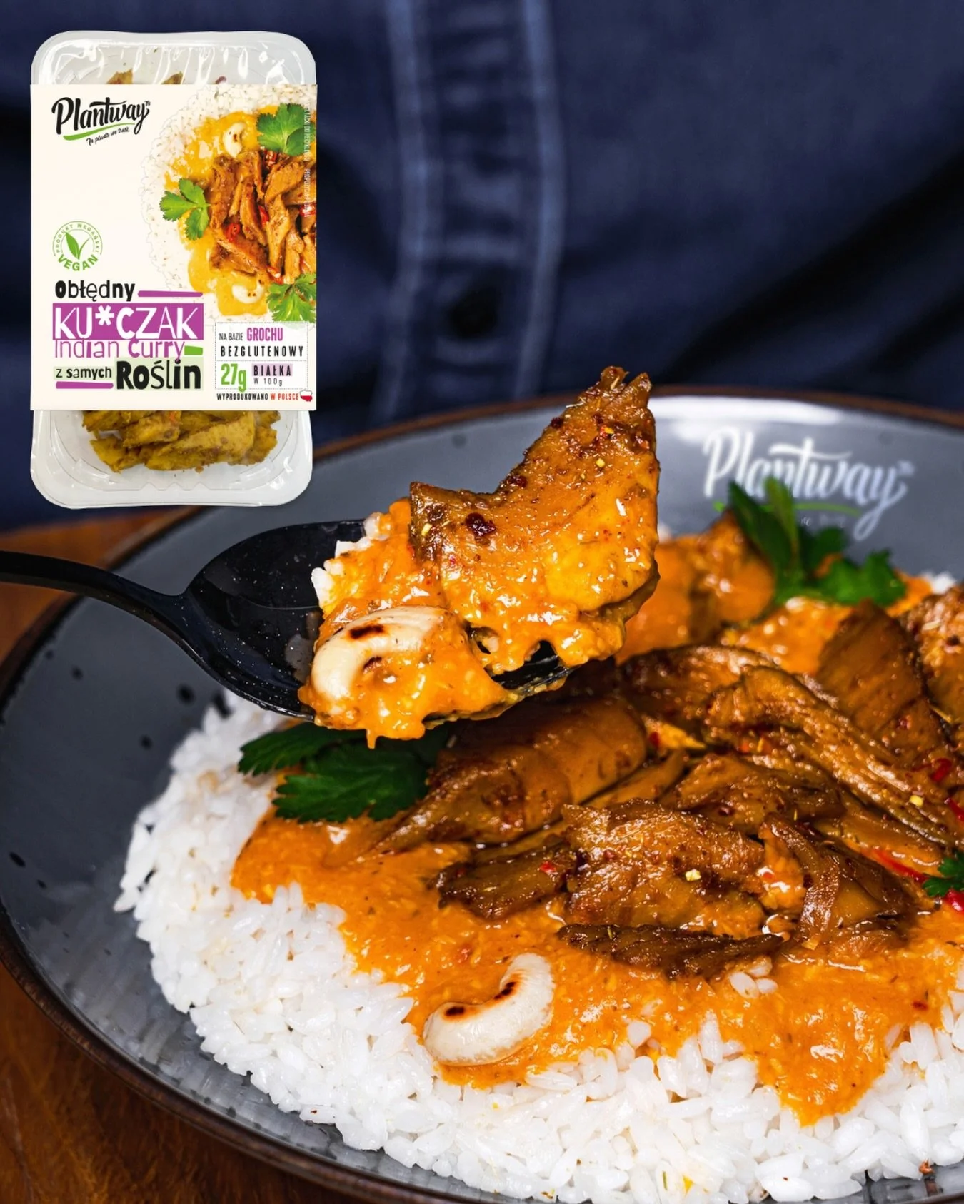 Dziś mamy dla Was przepis, kt&oacute;ry pachnie przyprawami i podr&oacute;żami - kremowe Curry z Ku*czakiem Plantway z ryżem i orzechami nerkowca. Gotowi? Zaczynamy! 🇮🇳👨&zwj;🍳

Czego potrzebujesz? 
- 1 opakowanie Ku*czaka Indian Curry 
- Pasta cu