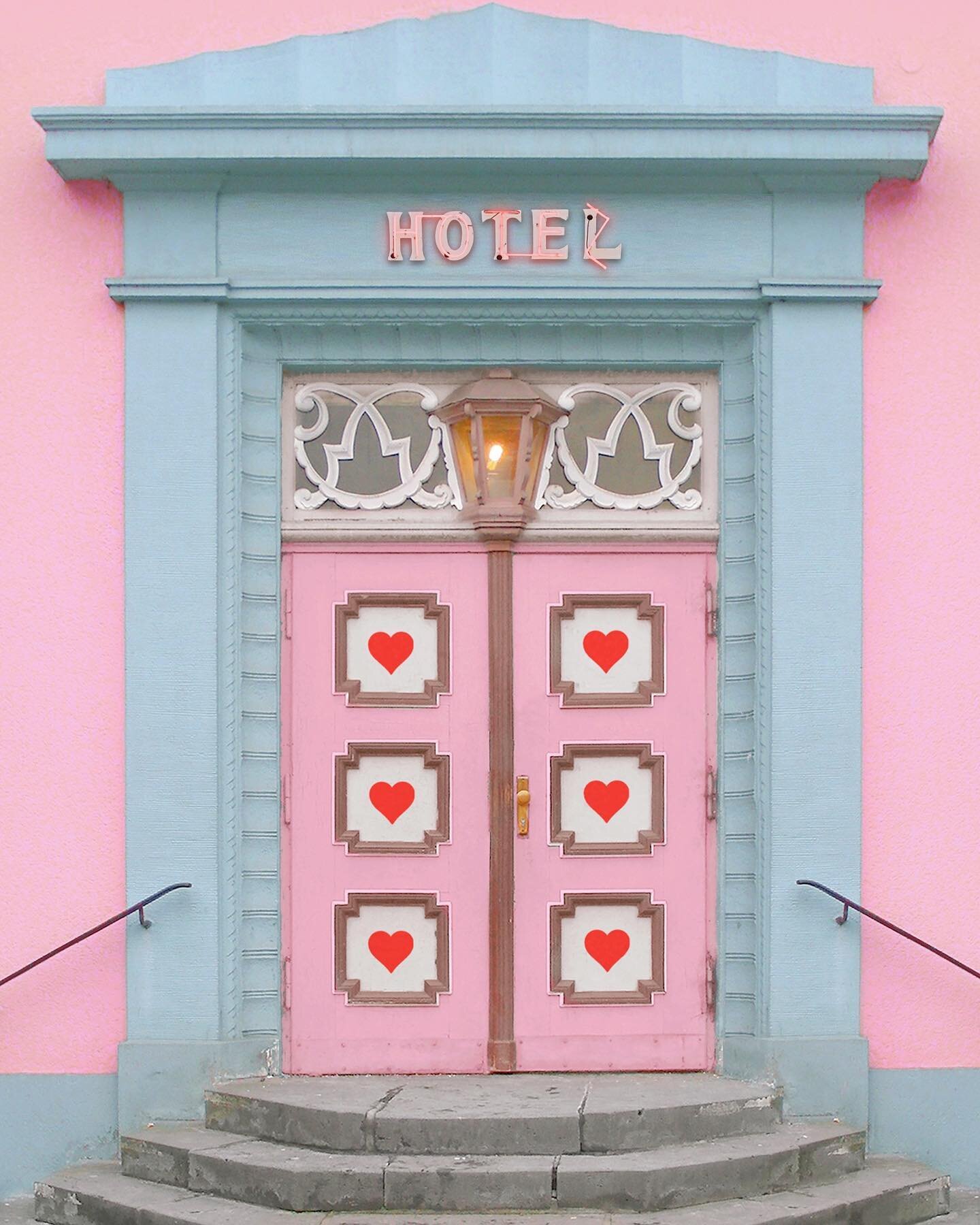 Let love Inn. 🚪💕
I hope your day is super suite!