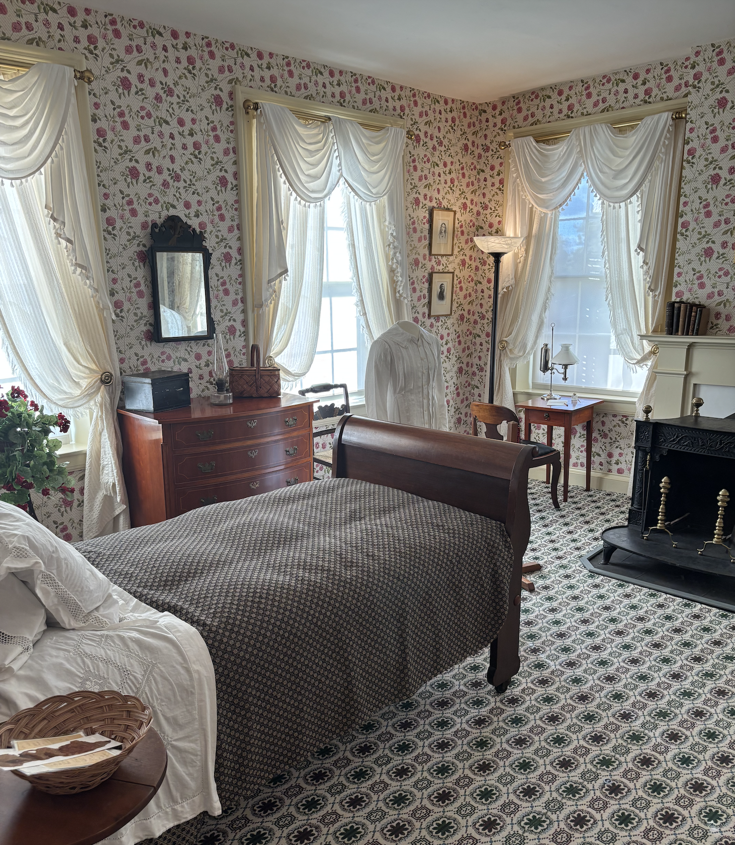 A pilgrimage with Emily Dickinson &amp; the beauty of being Nobody