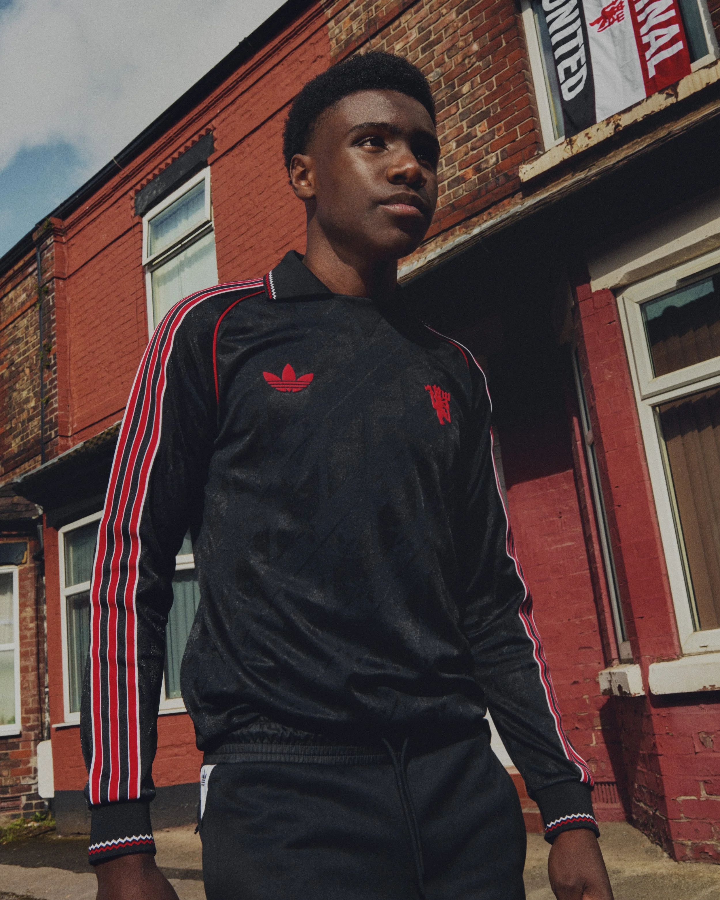 ADIDAS X MANUTD_STREET 2_0300_v2b_4x5.jpg