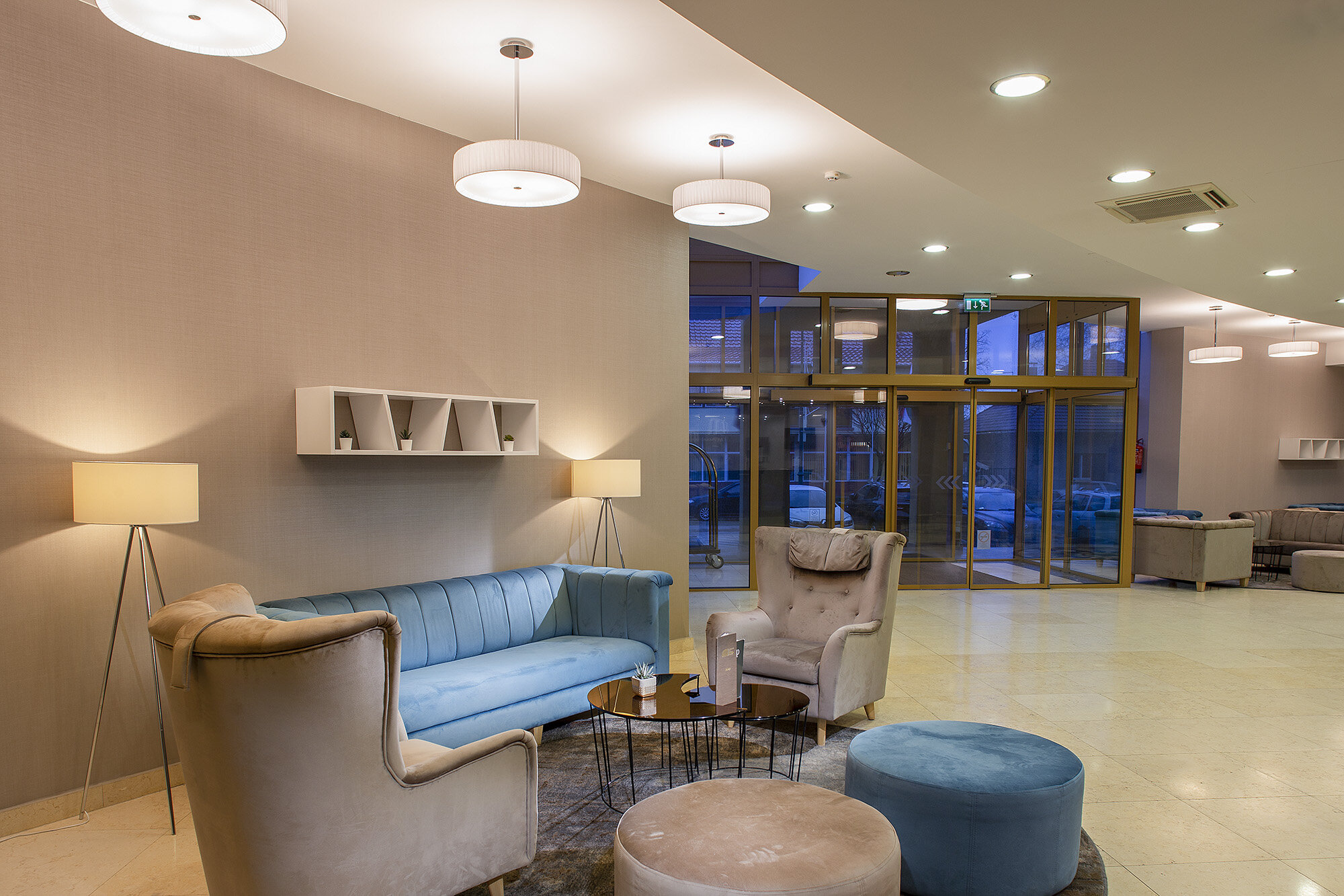 lobby1_.jpg