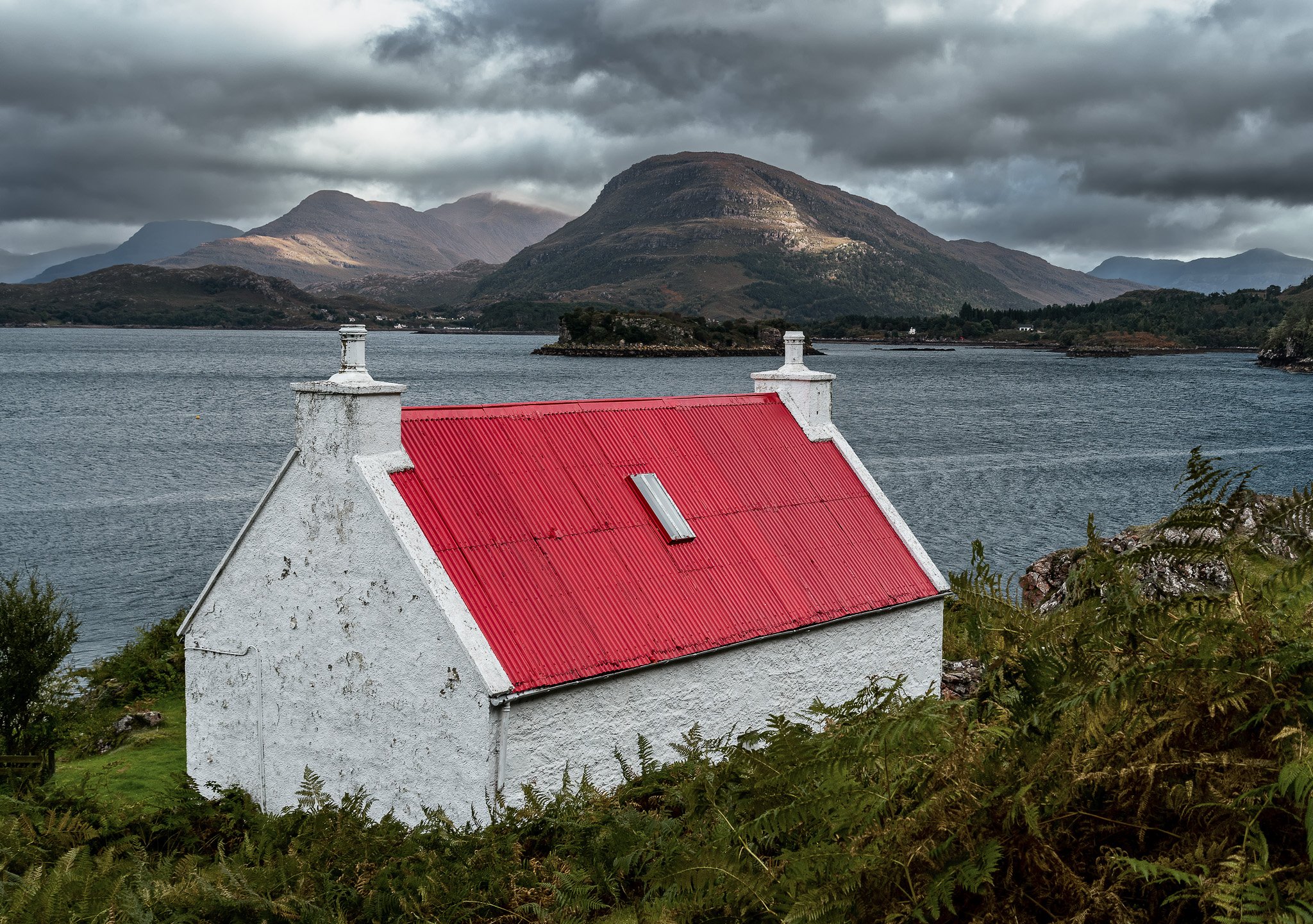 landscape_2048_Red-Roof-Cottage-Loch-Shieldaig-02.JPG