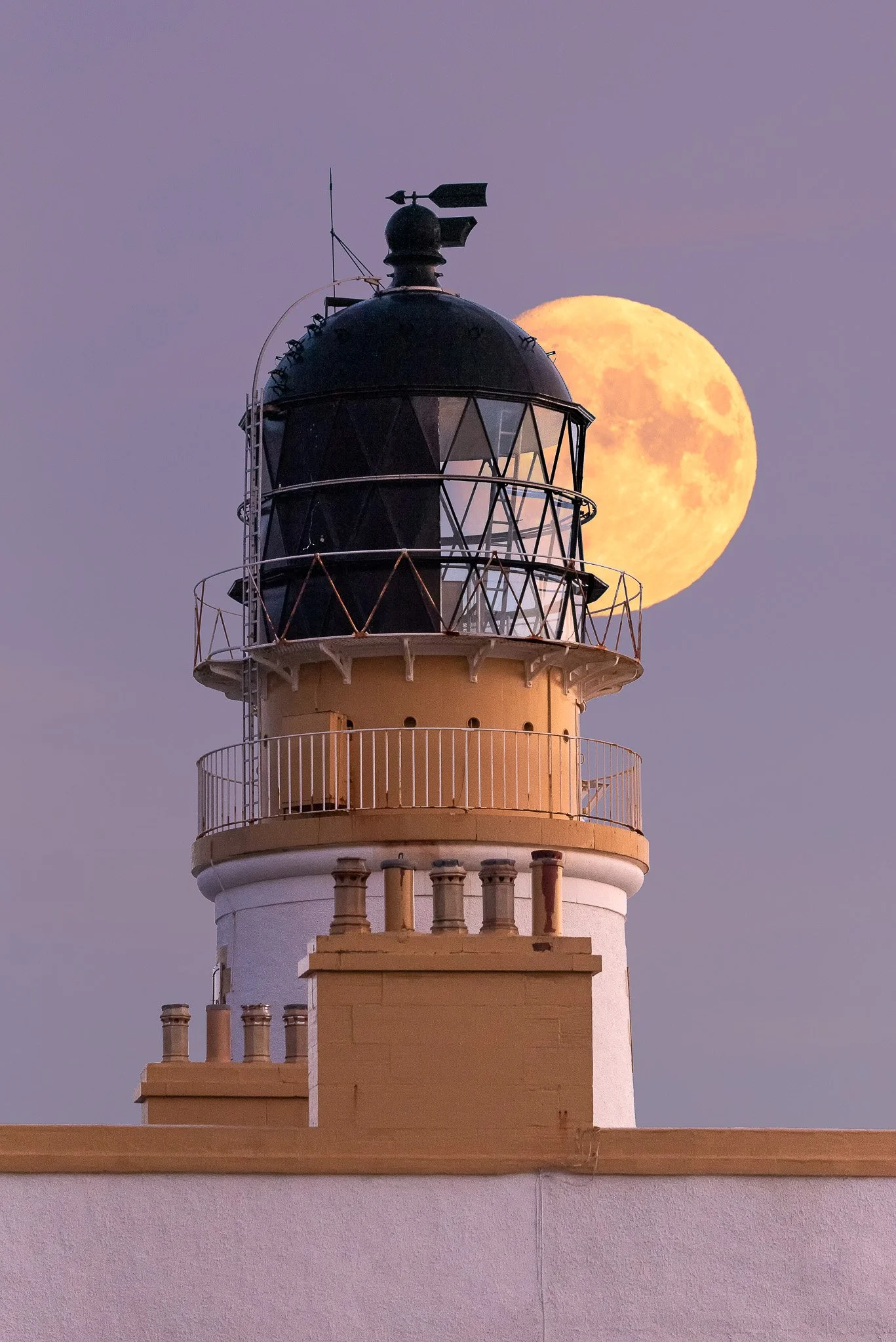 landscape_2048_killantringan lighthouse Moonrise.JPG