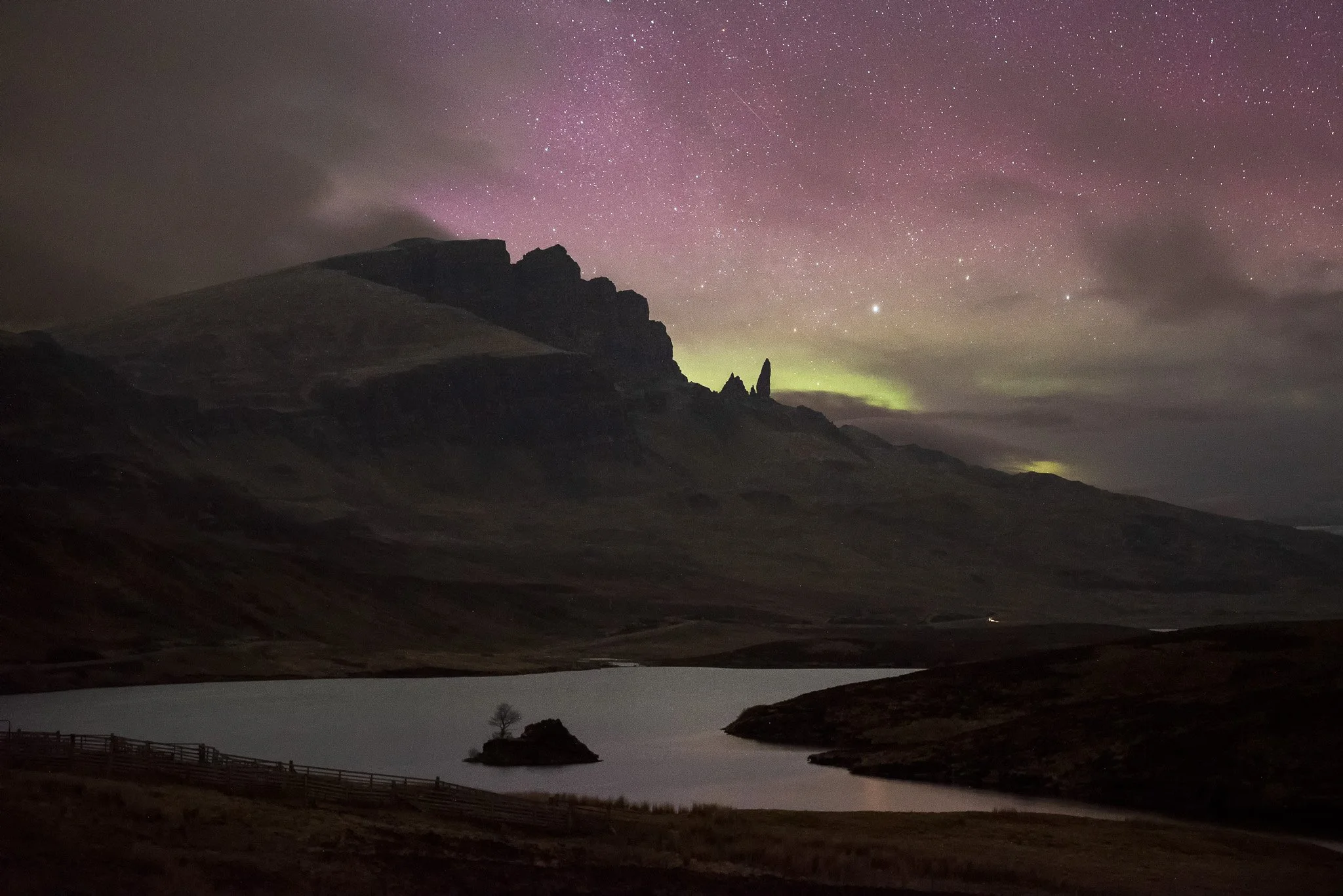 nightscape_full-tiff_the-storr-aurora.JPG