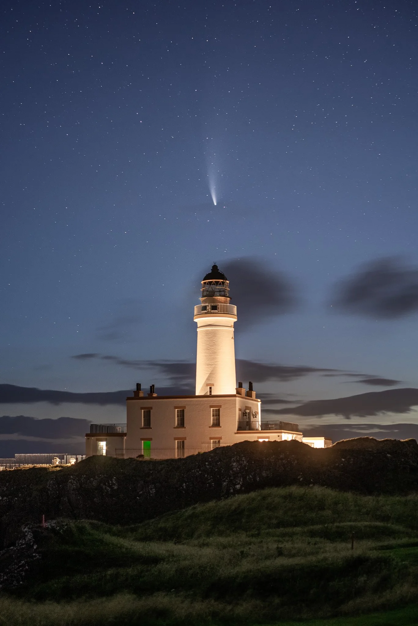 nightscape_2048_Neowise over Turnberry.JPG