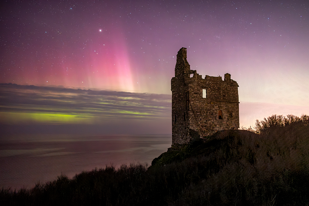 store-ayrshire_night_sky-aurora_over_greenan_castle-image.png