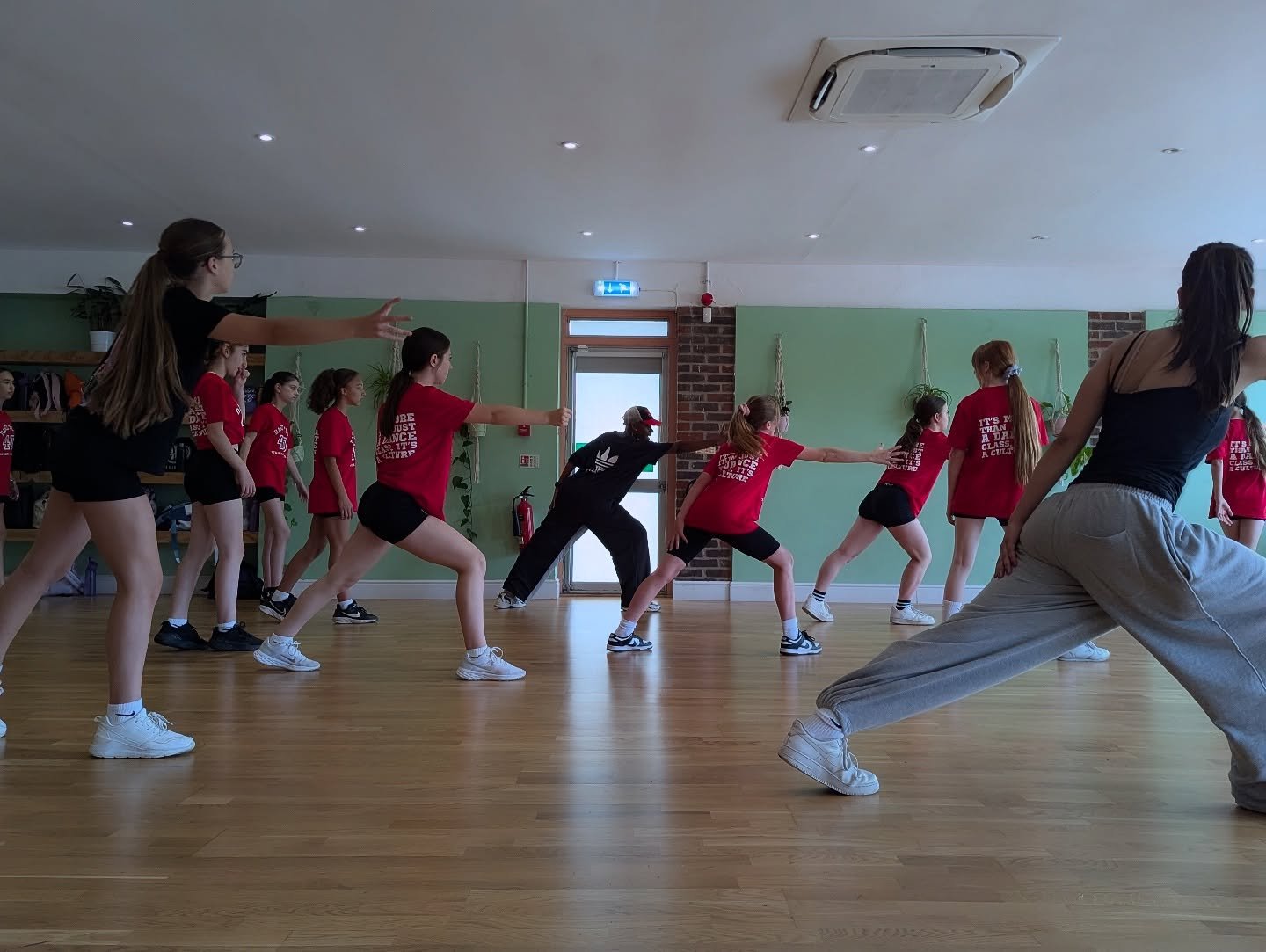 SUMMER WORKSHOPS ARE BACK ☀️🔥💃🏼 🕺🏼 

Sweat, smiles, choreography, chaos &mdash; you already know the vibe 🙏🏻 

Level up your summer with full-out dancing, good people, and serious fun 🤩 

📍 ELY | 28 July &ndash; 1 Aug
📍 CAMBS | 18 &ndash; 2