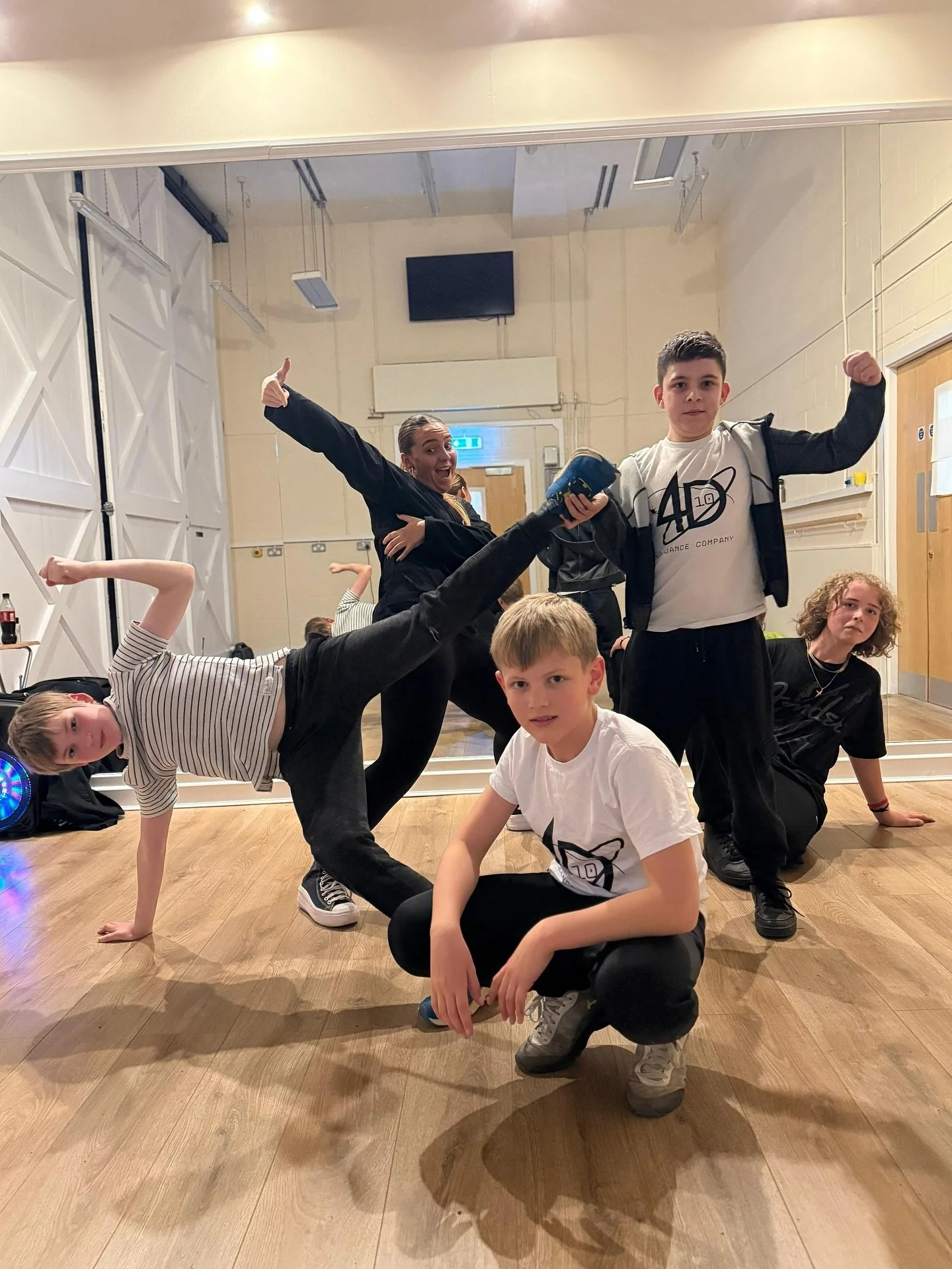 We are BACK 👏🏻 

We hope you had the best half term &amp; are rested, recharged&hellip; and ready to get back to the good stuff 💃🏼 🕺🏼 

#4ddance #4dfamily #backinstudio