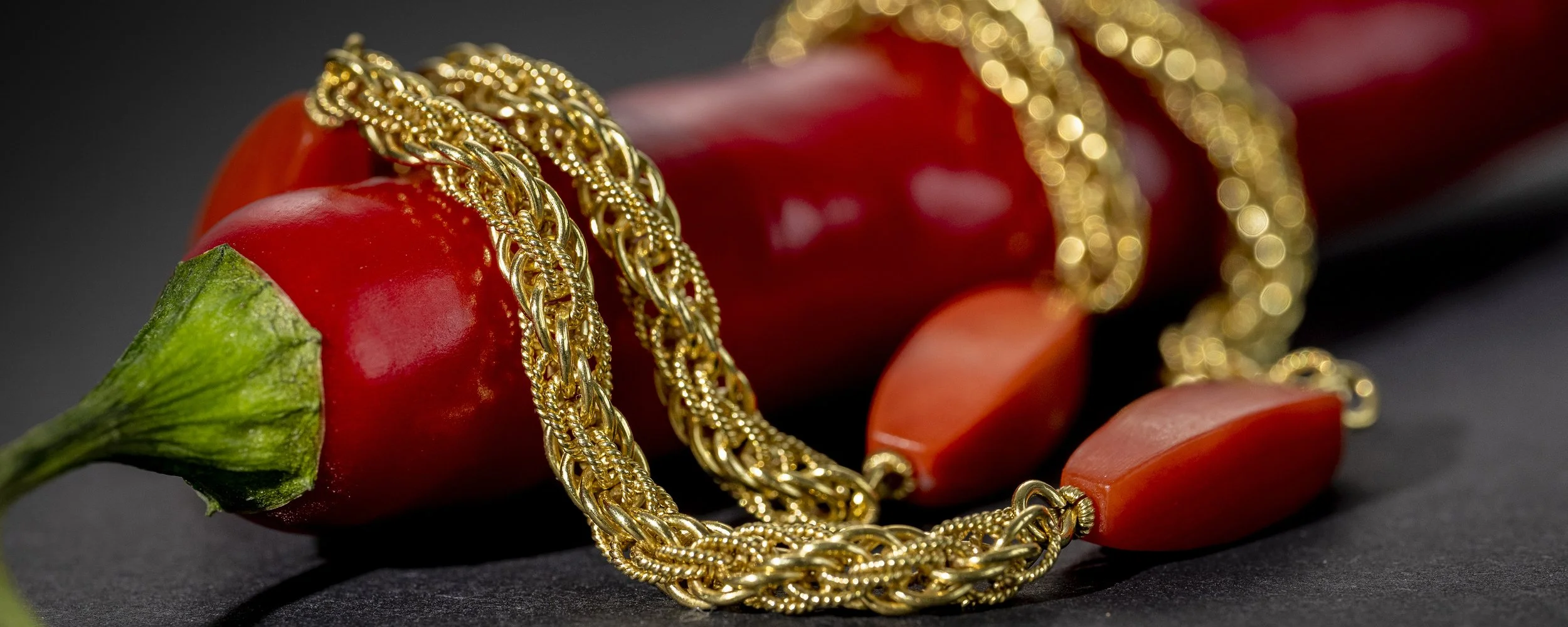 Schmuck-Titel rot.jpg