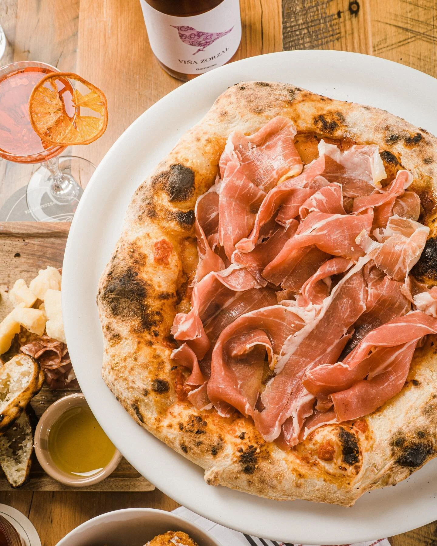 Adding prosciutto to your Margarita Pizza a pro move 🍕

Reservations for our opening week are now live on Resy! Link in our story! 

 #yesdear #canotto #gluenloversonly #sicara #cambridge #centralsquare #pizza #bostonfood #bostonfoodies #boston #bos
