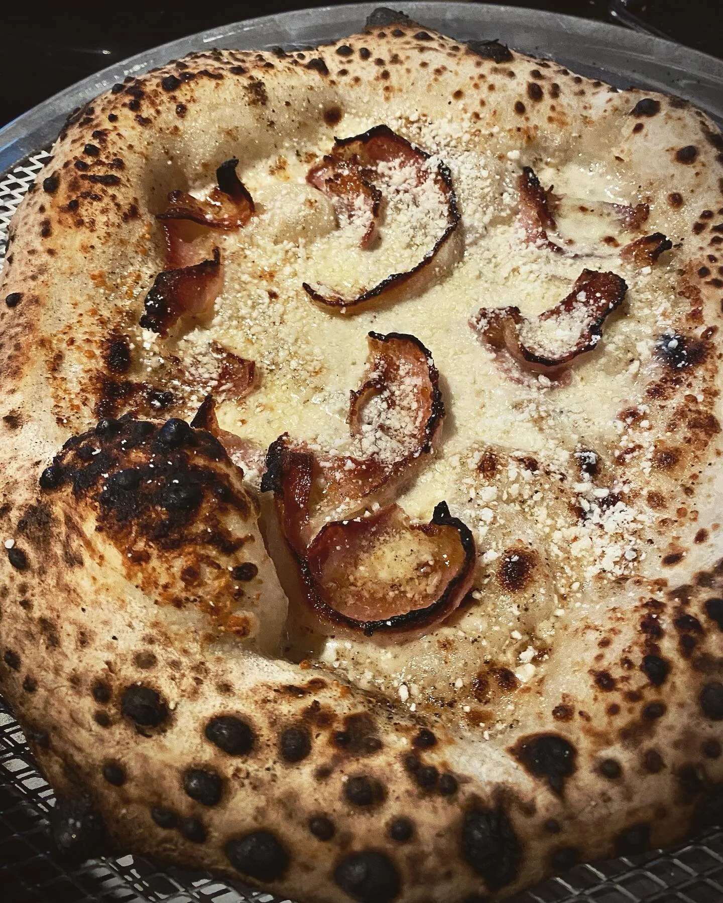 ⚠️PSA ⚠️

Canotto style pizza is for crust lovers only

If you aren&rsquo;t a crust lover, we would love the opportunity to convert you!

Don&rsquo;t worry, we give you roasted garlic oil to dip all that glorious crust in!

 #yesdear #canotto #gluenl