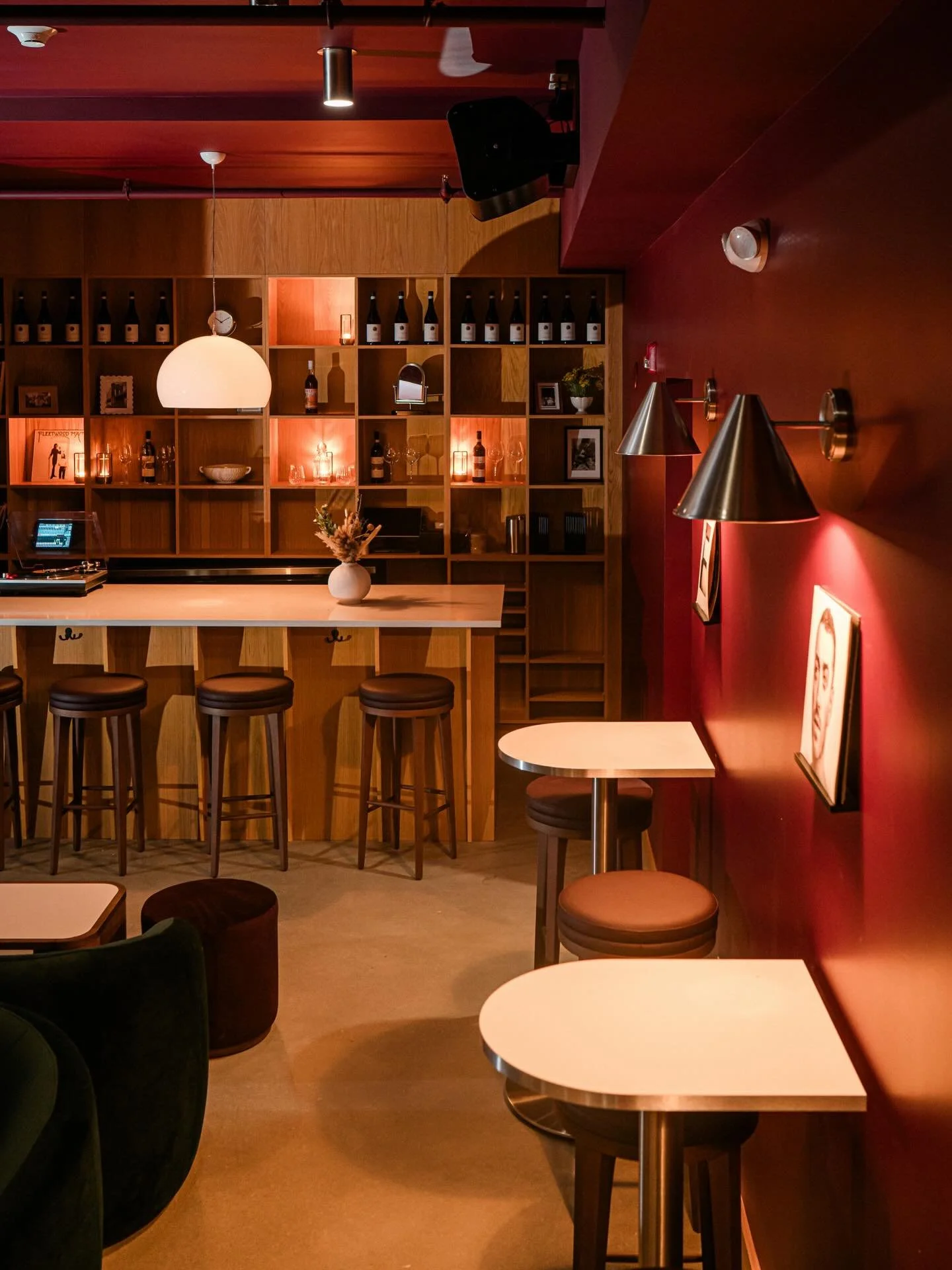 Southie! Our lounge opens tonight. 5 pm to 1 am (kitchen until midnight) Come eat pizza and listen to vinyl. Reservations are available online and walk-in tables are available too. 

Thursday to Saturday 5 pm to 1 am

#simplethingsdonewell