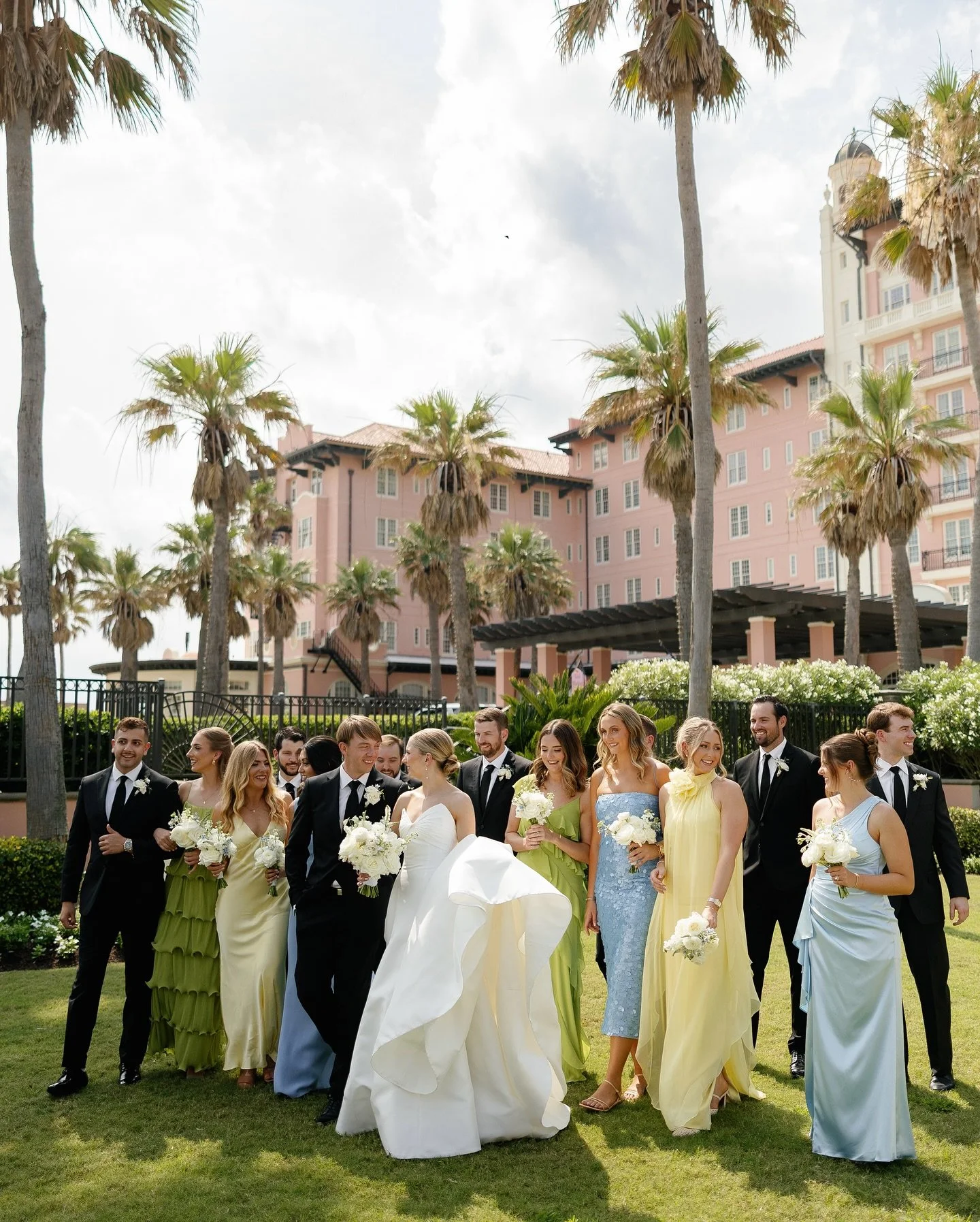 This year has been filled with beautiful weddings, and this one with @byjadelynzee was no exception. 🥂