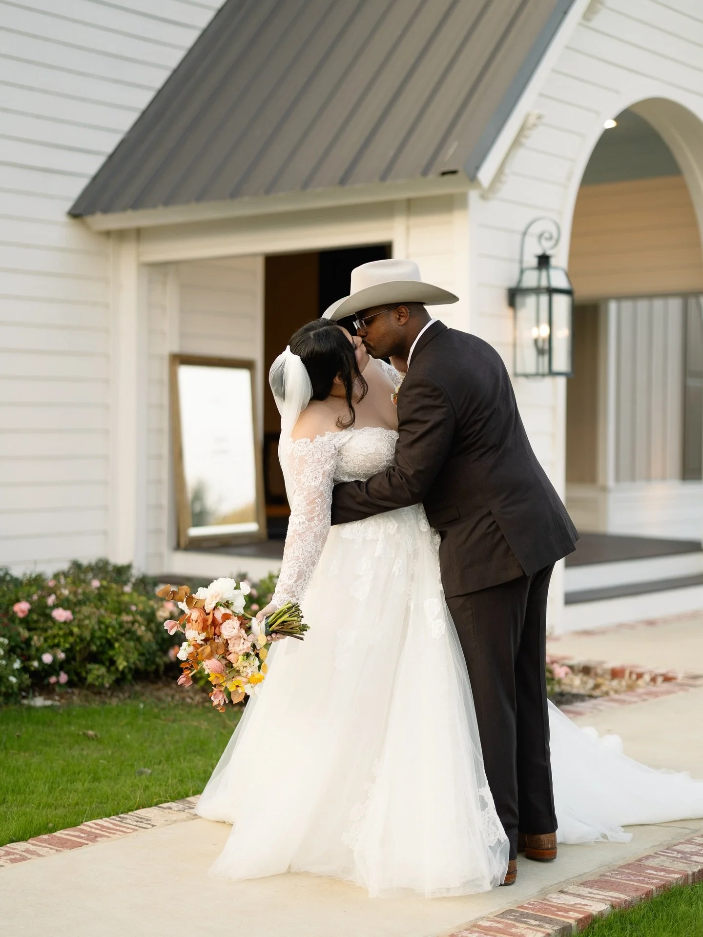 Bits &amp; pieces of Ashley + Jonathan&rsquo;s day. 🤎

Vendors:
Venue: @deepintheheartfarms 
Photography: @moments.of.grace.photography 
Planning: @nxtlvlweddings 
HMU: @beautybabesmuah 
Florist: @dahlias.floralevents 
Cake: @bavariancakeryhouston 
