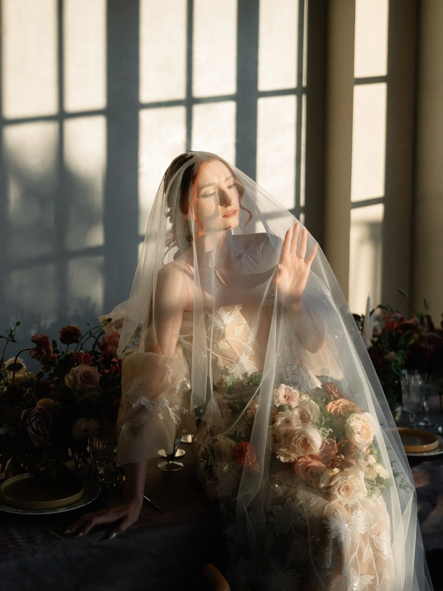 Bridals will forever &amp; ever have my heart. ❤️&zwj;🔥 

P.S. This draping is actually insane!!!!!

Host + Florist: @wanderiefloralstudio 
Venue: @letesserae 
Tablescape: @ariaineshaus
Glam: @sayyesbeauty_ + @yourglowing.esthetics
Linens: @premiere