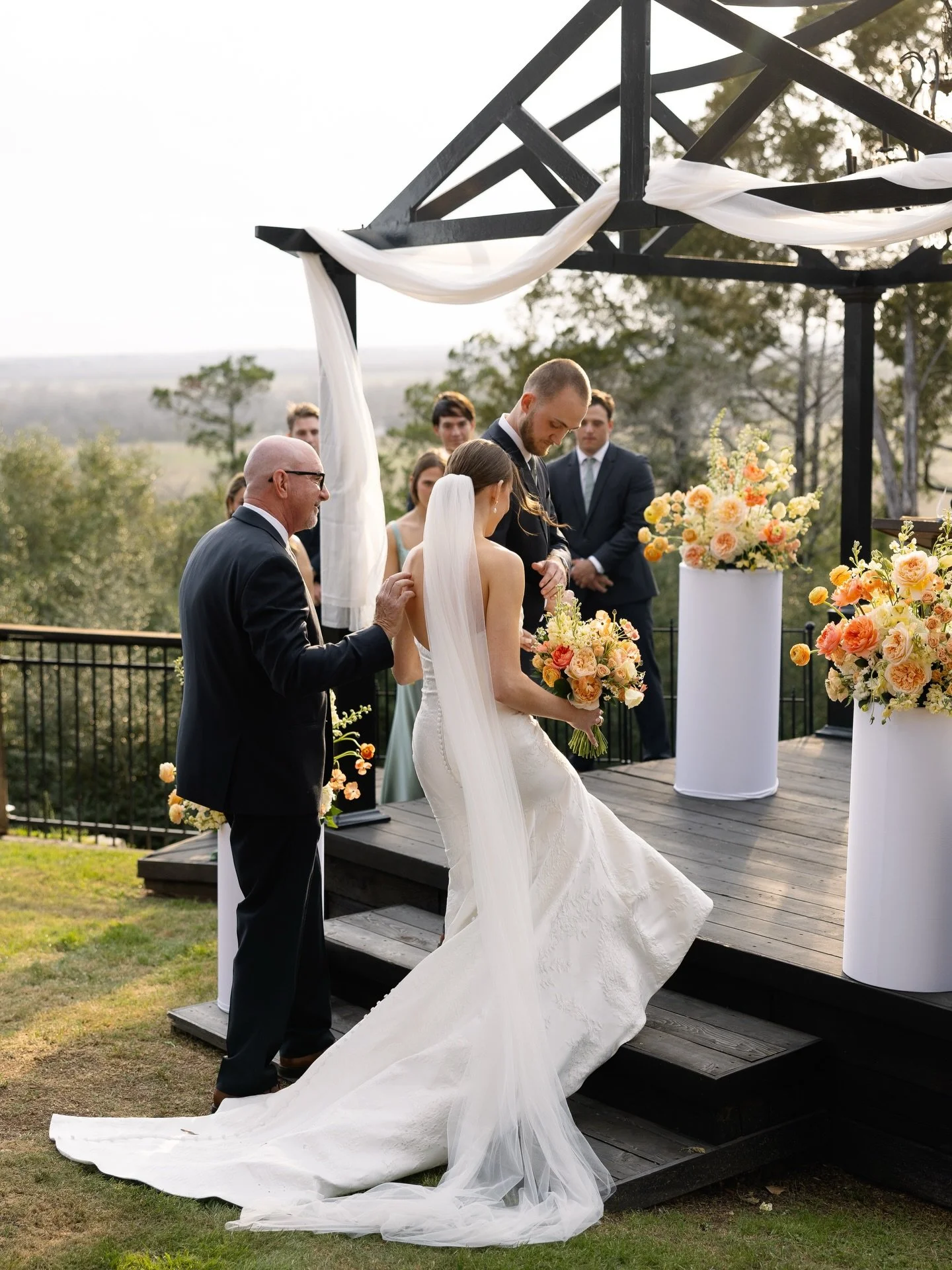 The Hendersons 💛🌸 Still thinking about Makenna&rsquo;s gorgeous bouquet!!!!
