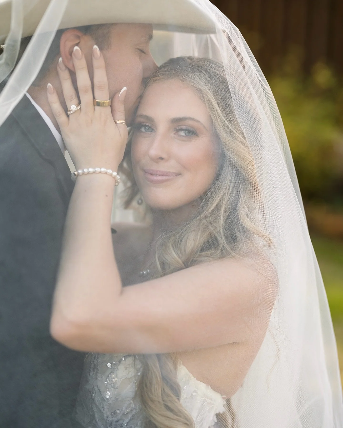 Alisen &amp; Dalton&rsquo;s stunning day at @thevinenewulm 🤍