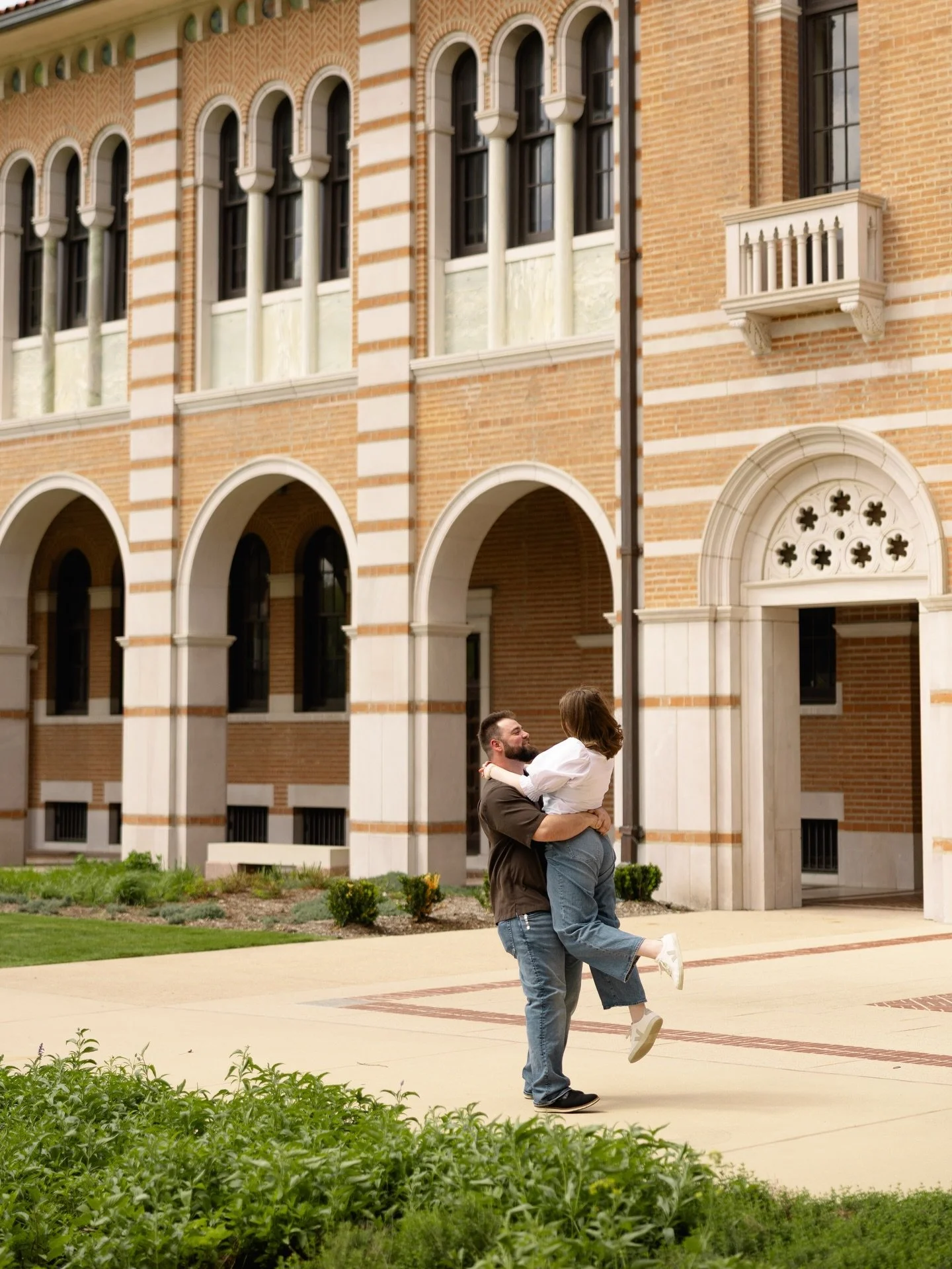 My biggest piece of advice to couples during sessions: have fun &amp; be present !!!!! It really doesn&rsquo;t get more simple than that.

No pressure, no perfection &mdash; just you two. 🫶🏼

&bull;

Houston wedding photographer, wedding photograph