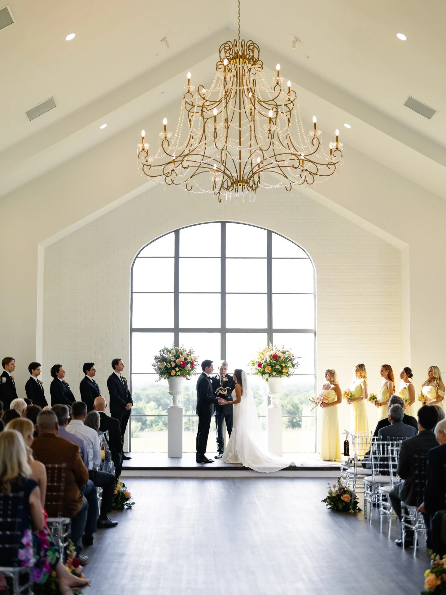 Moments I adore from the Suttons day at @aylinacrestx 💛 Loved this day so so soooo much!

The incredible vendor team!

Venue: @aylinacrestx
Planner: @lacedwithgraceinfo 
Florals: @brideandbloom.montgomery 
Band: @nickandthehits 
Content Creator: @am