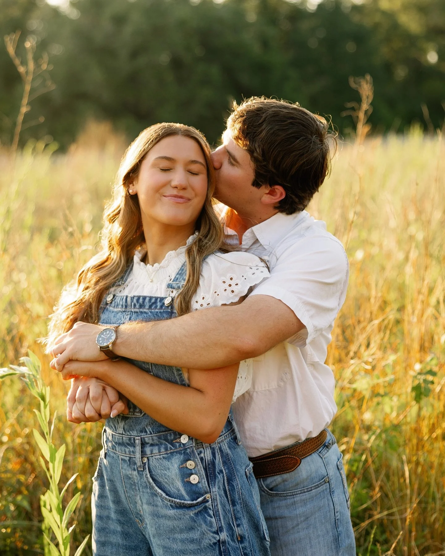 The best golden hour vibes for this sunshine couple 🌞