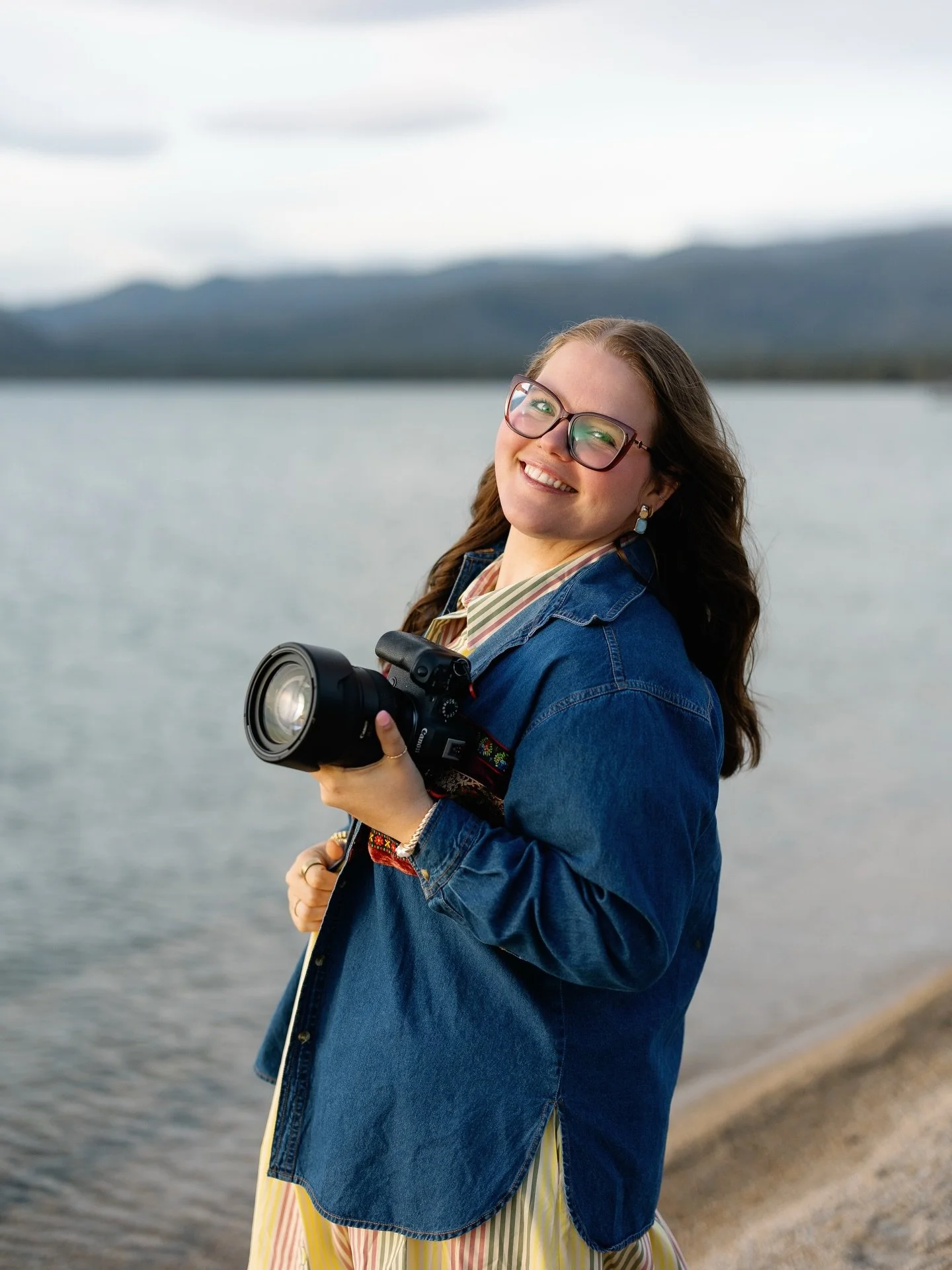 New headshots have entered the villa. 💌

Hi!!! I&rsquo;m Grace-Anne, and Moments of Grace Photography has been my baby for over 12 years now (CUH-RAAAAZY)! Truly cannot put into words how grateful I am for every single person who has trusted me to d