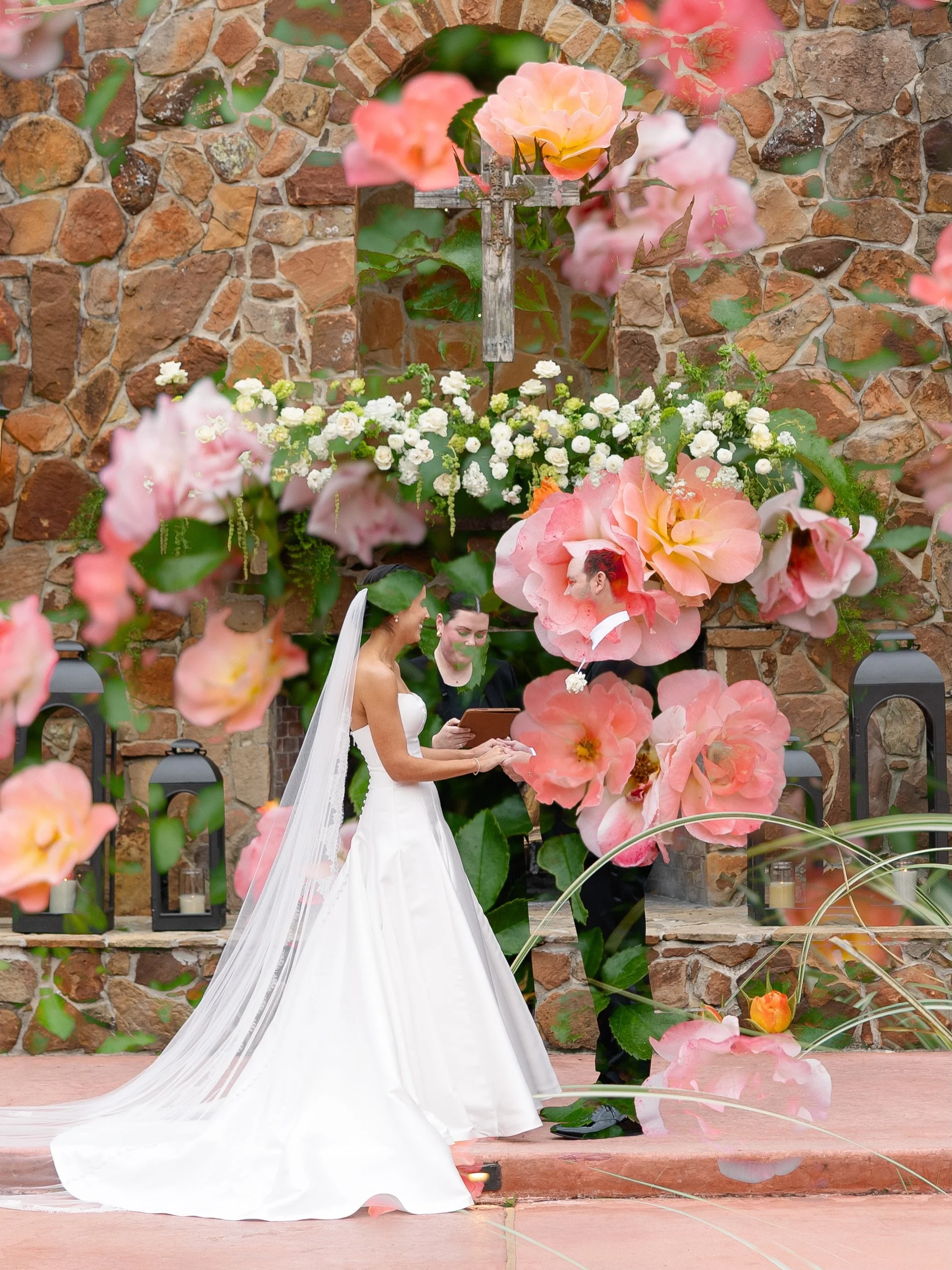 Halie &amp; Ty!!!!! My entire heart!!!! This day was pure magic from start to finish. 💕

&bull;

Venue: @maderaestates 
Planner: @timeless_rose_events 
Photographer: @moments.of.grace.photography 
Florist &amp; Decor: @ponderosablooms 
Officiant: @m