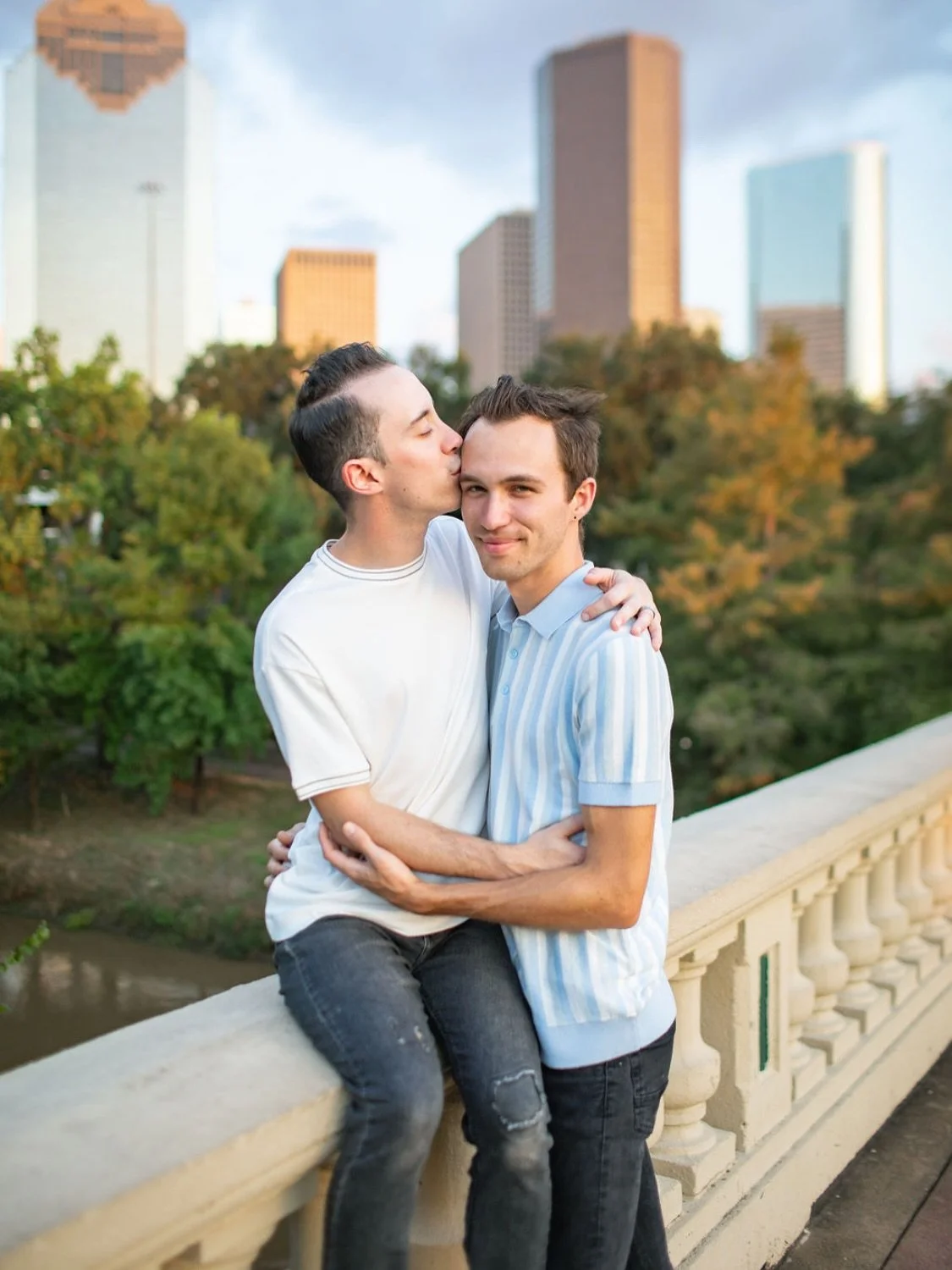 Caleb &amp; Peyton 🏙️💙
.
Looking back on Caleb &amp; Peyton&rsquo;s engagement session from last fall 💙
.
.
.
#houstonphotographer #houstonengagementphotographer #houstonweddingphotographer #houstonfamilyphotographer #houstonseniorphotographer #te