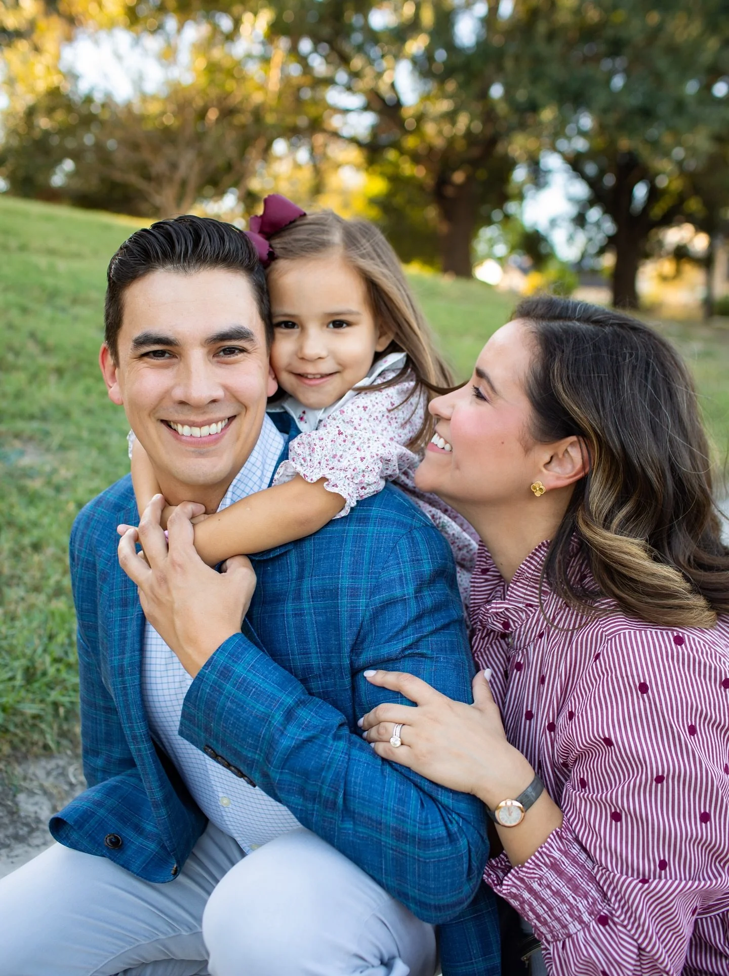 Fall mini sessions are HERE!! I&rsquo;m offering FOUR locations this year covering Houston, Galveston, and College Station. (am I crazy??) 20 minute minis, 30+ images, $270. Easy booking at the link in my bio!! 
.
Mini sessions are perfect for updati