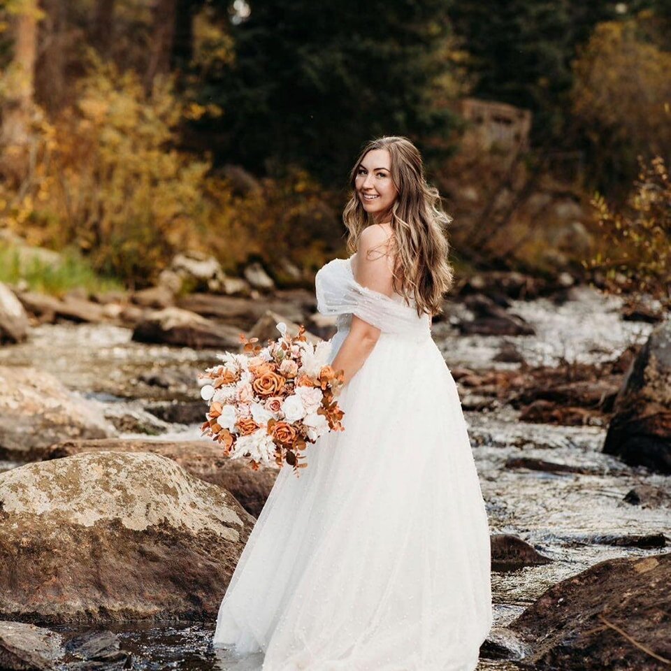 #reallifebride @melamorrissey shared photos with me! I love it when I get the chance to work with fellow moms and sewists and Melissa and I instantly bonded while comparing notes on projects we've made for our girls. 
Melissa's wedding dress required
