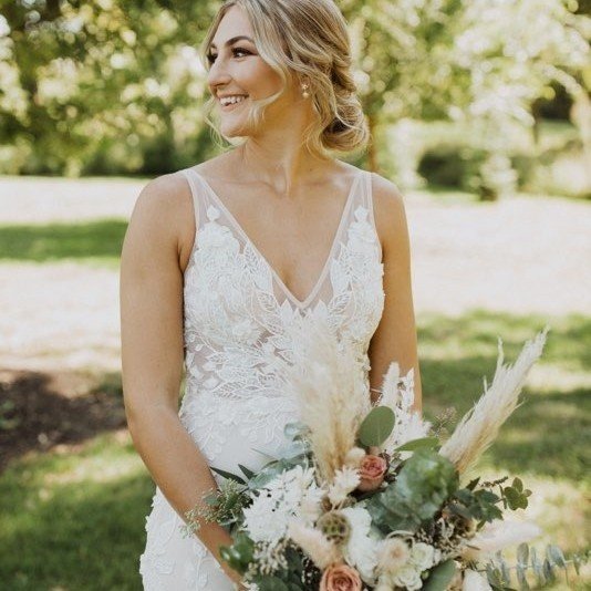 A few weeks ago #reallifebride Shelby returned to me for alterations on a bridesmaid dress. In 2021 I did her wedding gown alterations, and she sent me photos. How beautiful are these?! Thank you Shelby for sharing them with me and for coming back wi
