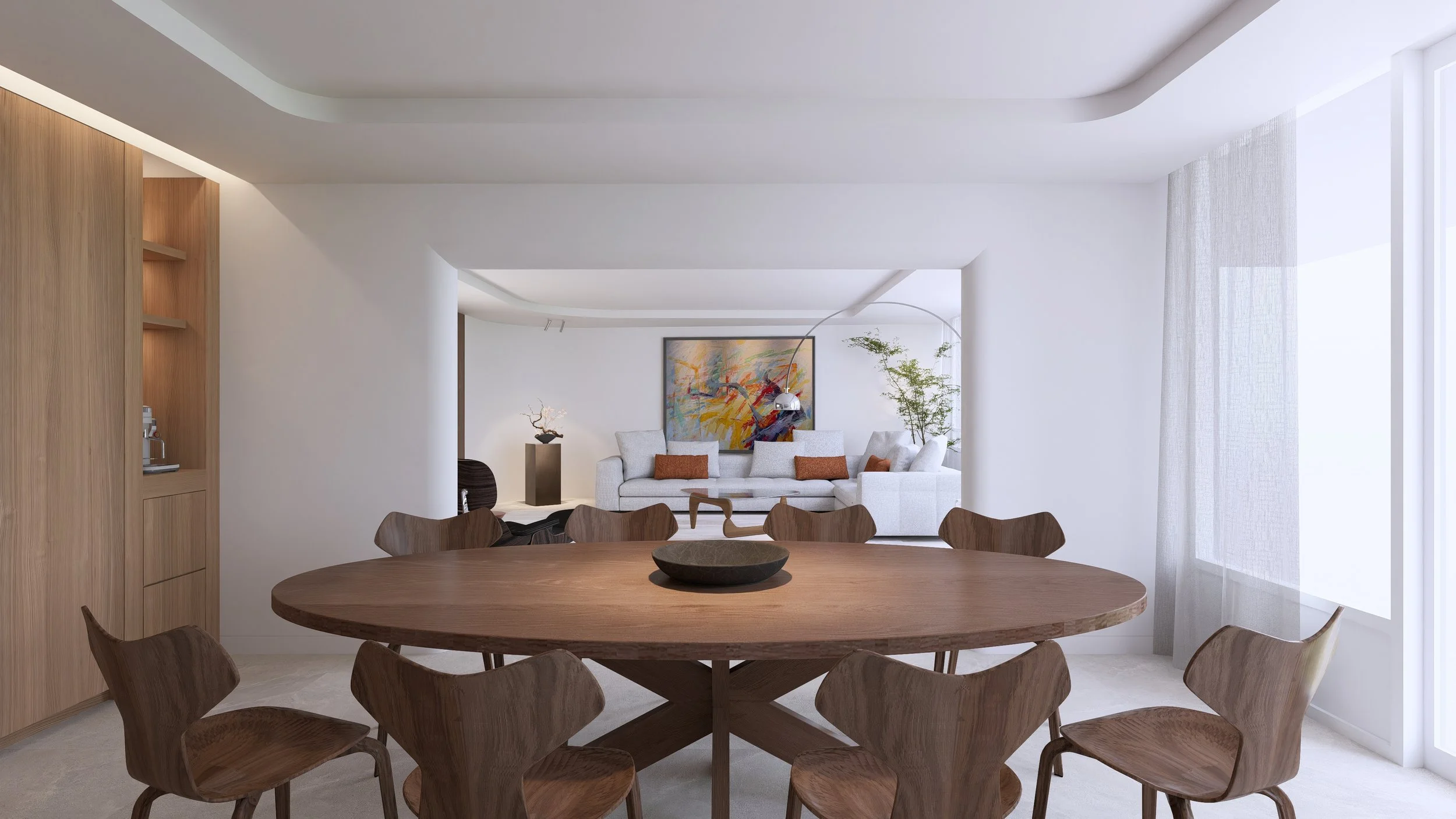 Modern, lichte eetkamer met grote ovale houten tafel, houten stoelen en aangrenzende woonkamer met witte hoekbank en kleurrijk abstract schilderij.