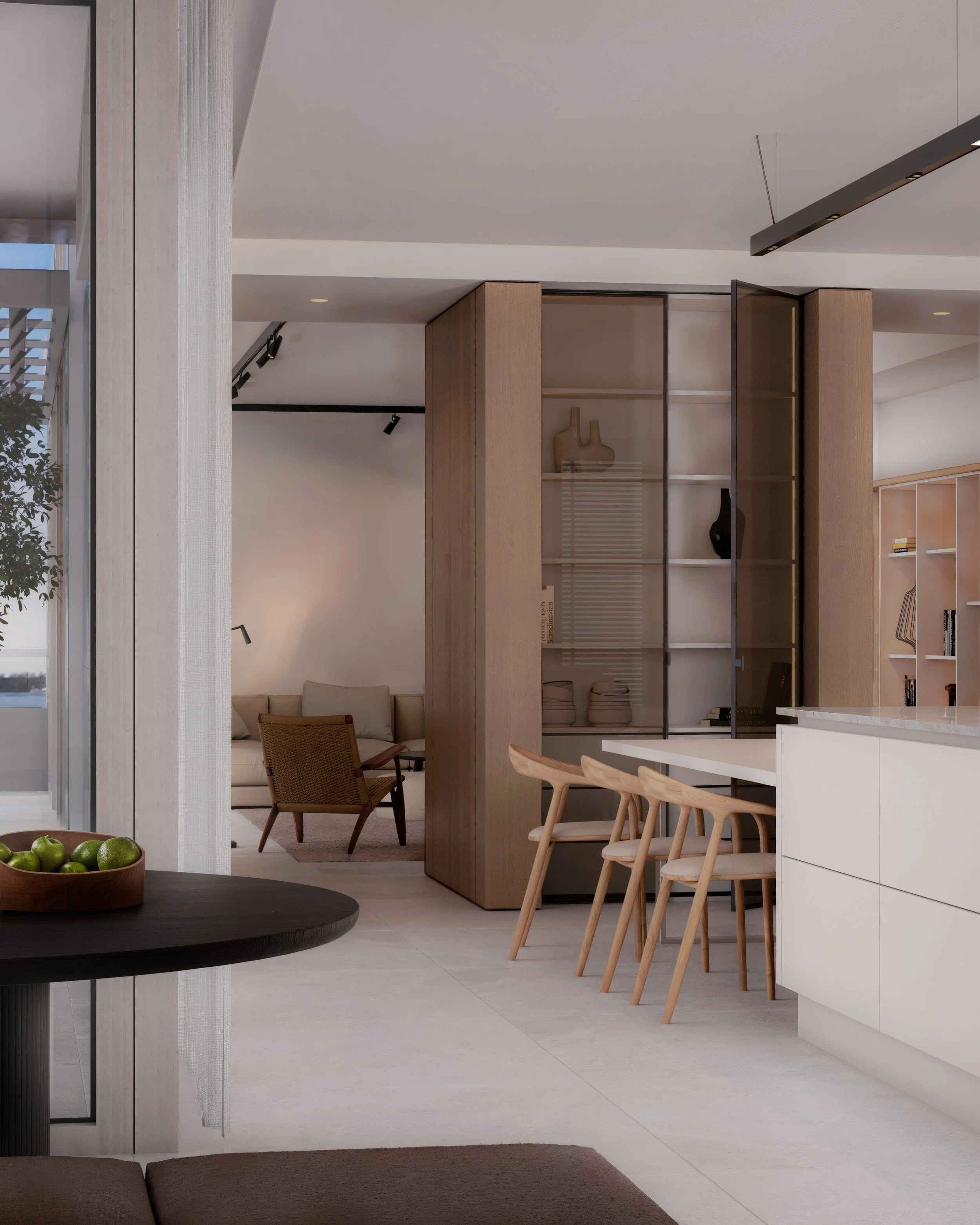 Modern, licht interieur met open keuken, houten barkrukken, vitrinekast, eettafel, zithoek en een schaal met limoenen.
