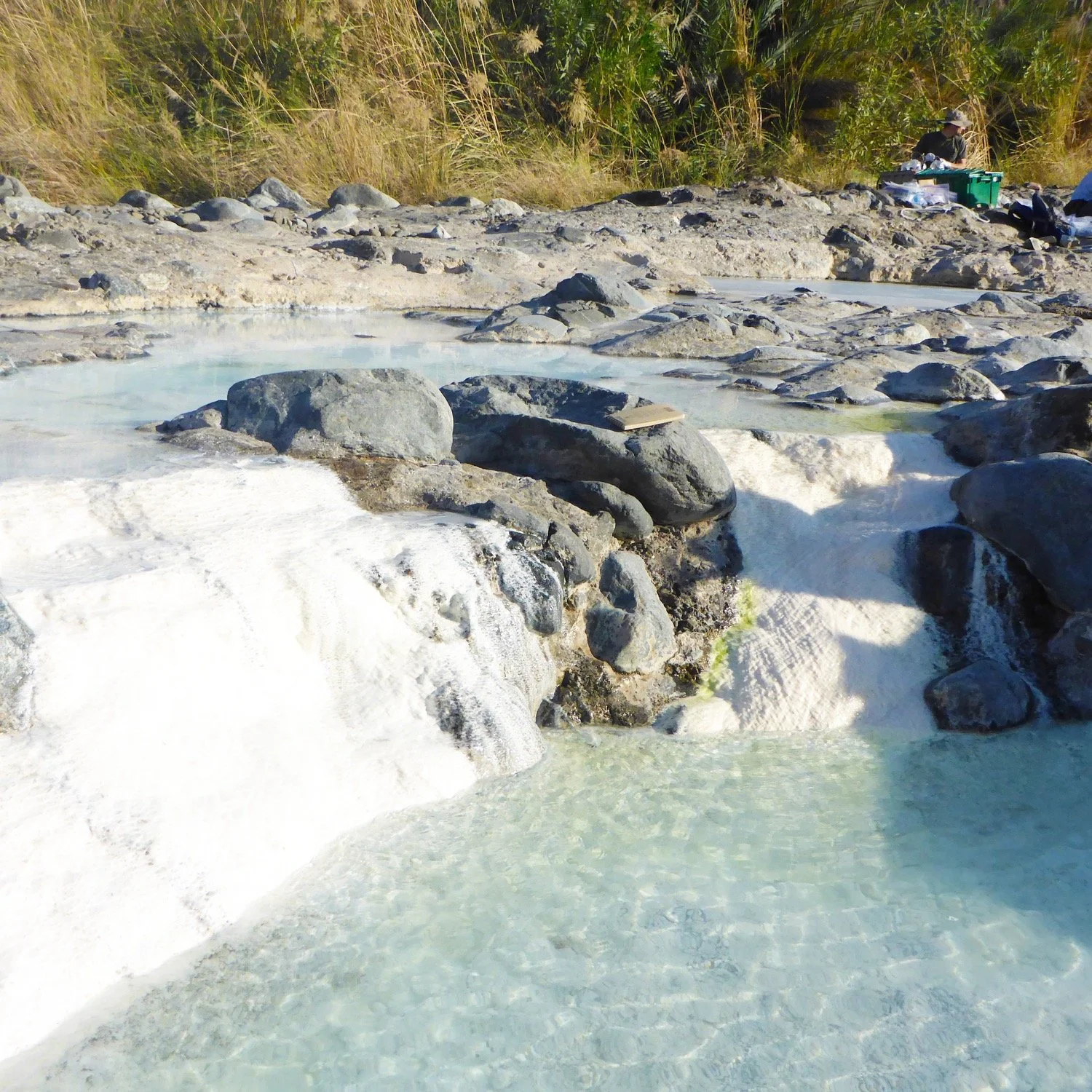 How Hydrogen-Fueled Ecosystems in Oman’s Subsurface Could Rewrite the Rules of Biology