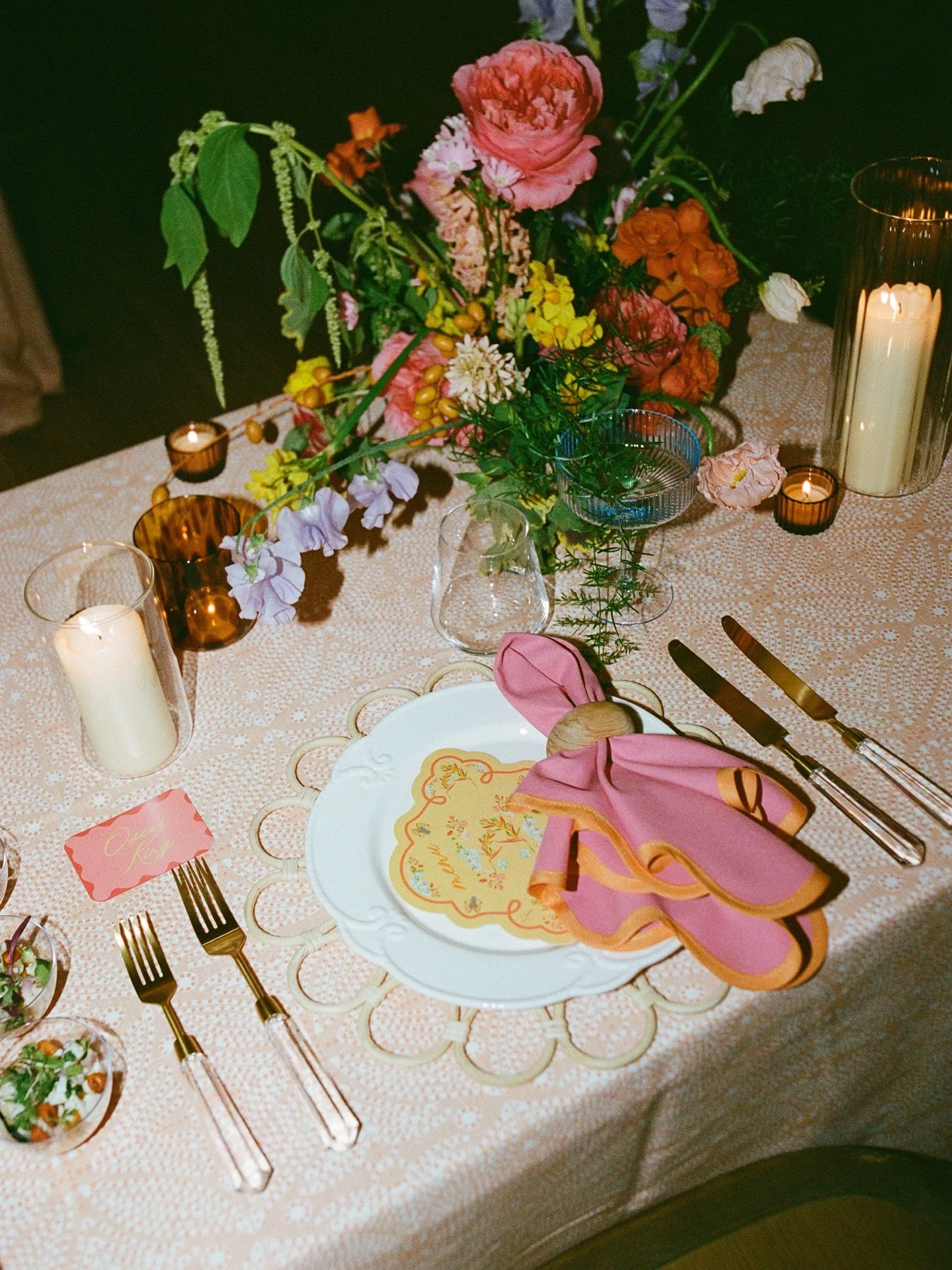 Here for the bananas hanging from the ceiling 🍌

@epochcoevents @contigoranchfredericksburg @amore__films @lovelily.flowers @tablemannerstx @bbjlatavola @revelcateringtx @dartcollective @hannahzahnerbeauty @deaux_baker @mintedweddings @josabank